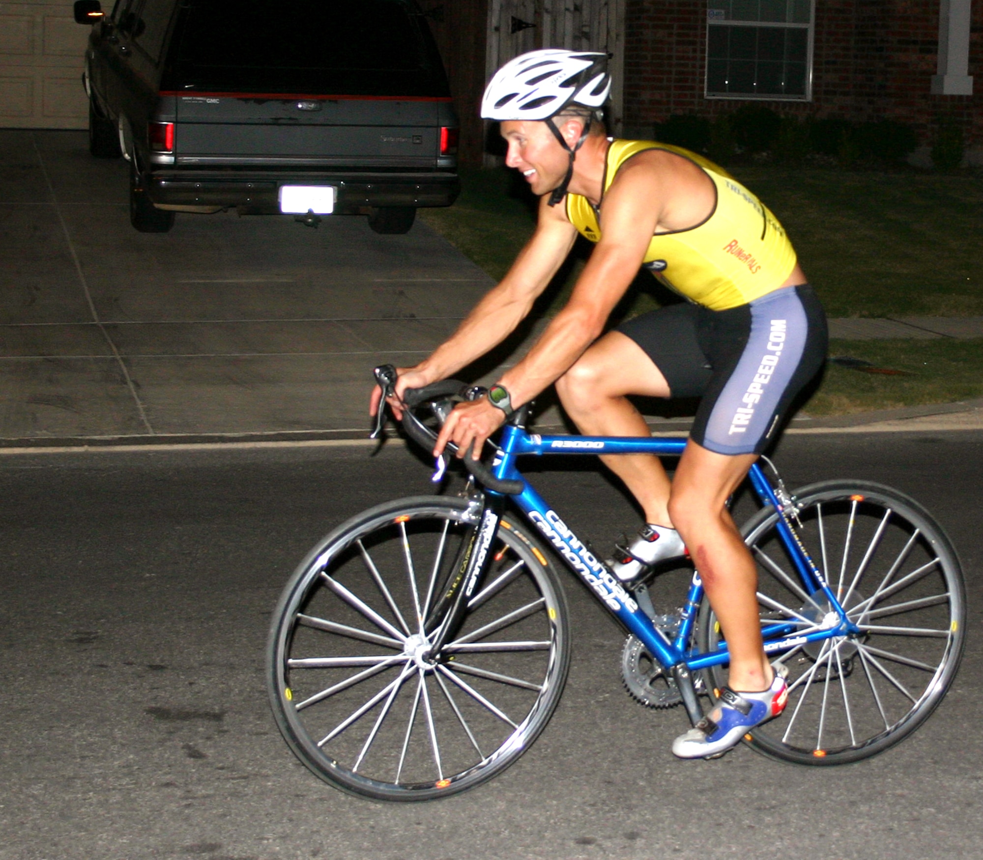 SAN ANTONIO -- Capt. (Dr.) James Bales begins a training ride.  He was the 15th-ranked triathlete in the United States in 2004.  He is an orthopedics resident with the 859th Surgical Operations Squadron at Wilford Hall Medical Center at Lackland Air Force Base.  (U.S. Air Force photo by 1st Lt. Ellen Harr)