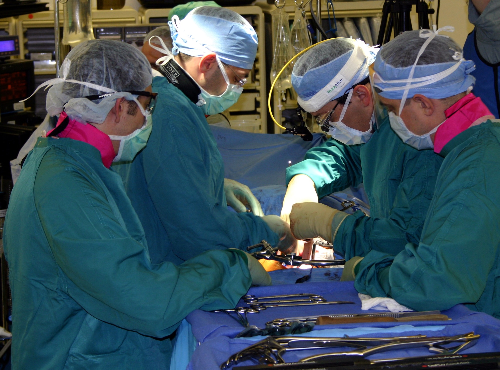 LACKLAND AIR FORCE BASE, Texas -- Wilford Hall Medical Center's orthopedic spine surgery team here performs the Air Force's first total-disc arthoplasty procedure.  During the five-hour procedure, surgeons removed and replaced a failed disc in the back of Tech. Sgt. Loren Dick with a new three-piece medical device consisting of two metal endplates of medical-grade cobalt chromium alloy and a sliding core made of medical-grade plastic.  Sergeant Dick is an acquisition logistics manager from Scott Air Force Base, Ill.  (U.S. Air Force photo by 1st Lt. Benjamin Silva)