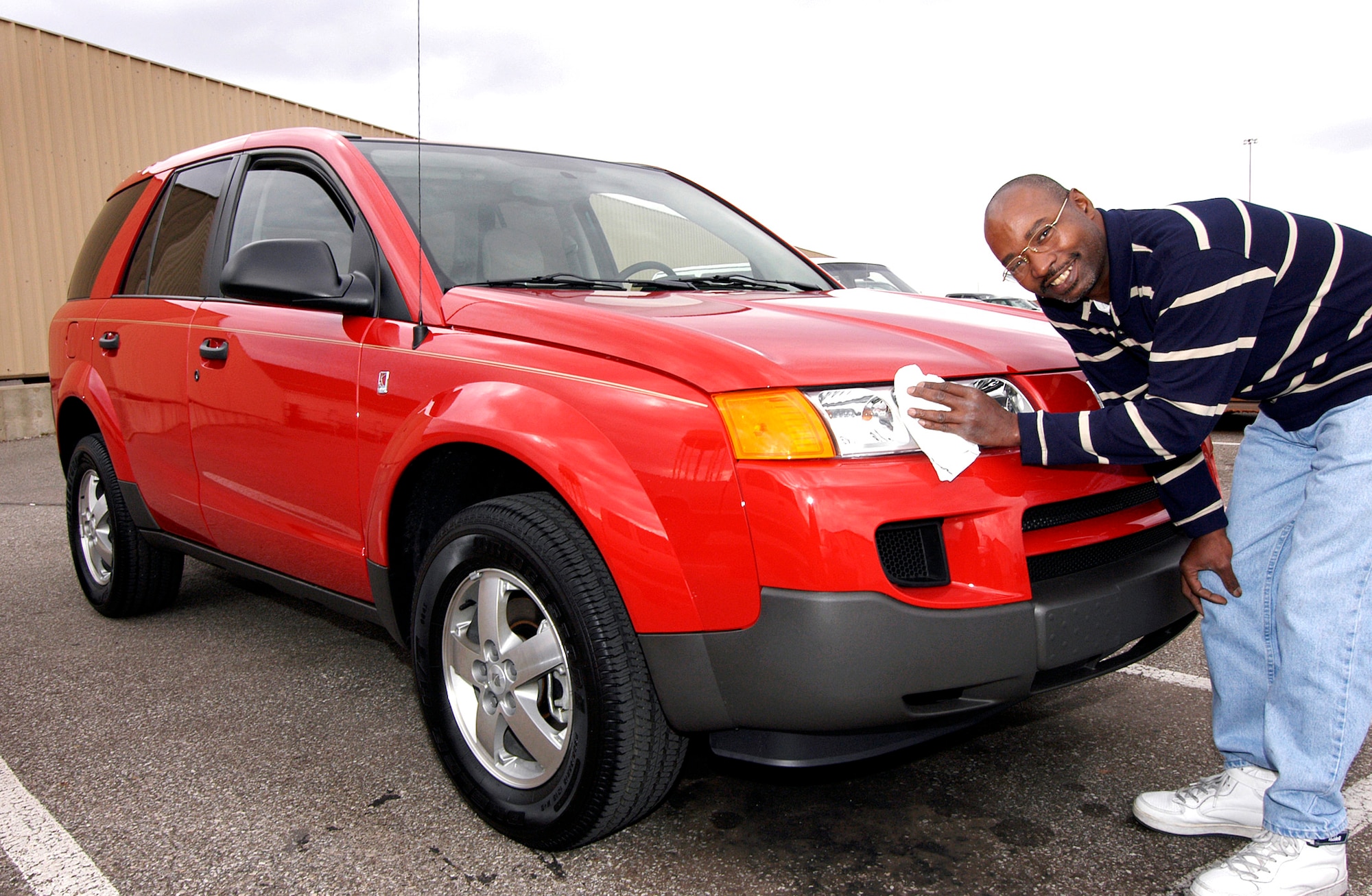 TINKER AIR FORCE BASE, Okla. -- Ron Bagby is a frequent blood donor, but almost did not enter an Oklahoma Blood Institute drawing to win a car when he donated recently.  His entry, one of thousands from several area blood donation sites, was selected, and he won a new Saturn Vue. Mr. Bagby is a mechanic at the Oklahoma City Air Logistics Center here.  (U.S. Air Force photo by Margo Wright)