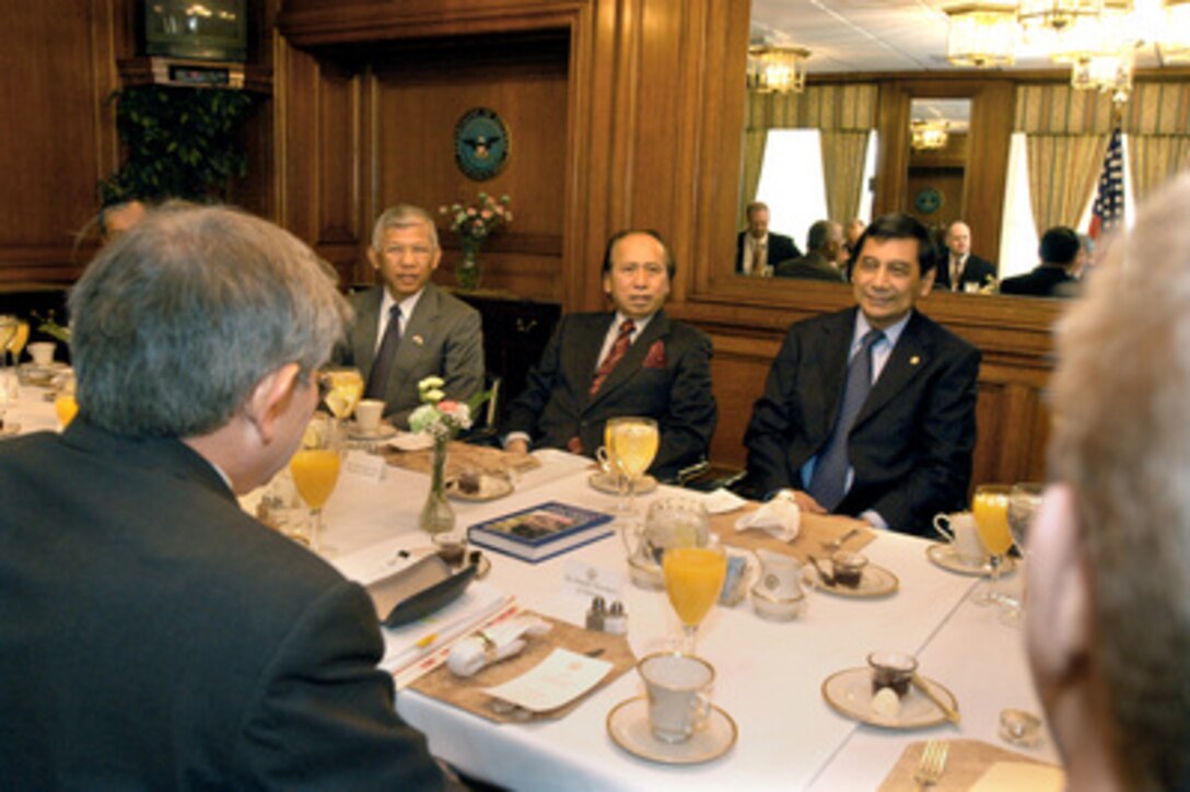 Indonesian Minister of Defense Juwono Sudarsono (far side right) participates in a breakfast meeting with Deputy Secretary of Defense Paul Wolfowitz (left foreground) in the Pentagon on March 15, 2005. Also participating in the talks are Sudarsono's advisor Adnan Ganto (left) and Indonesia's Ambassador to the U.S. Soemadi Brotodingrat (center). 