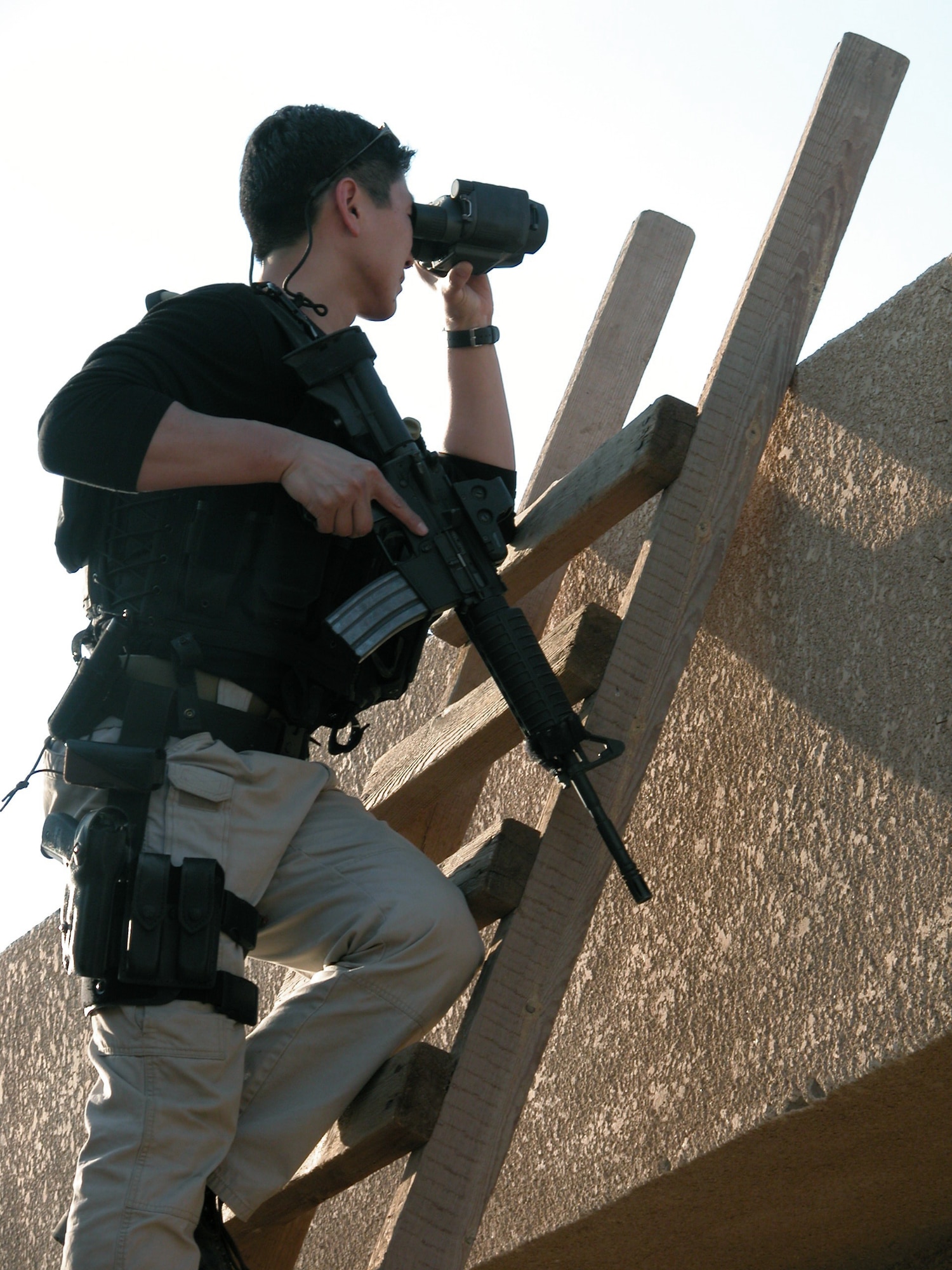 BAGHDAD, Iraq -- A special agent assigned to the Office of Special Investigations Detachment 2408 conducts a counter-surveillance mission near an entry control point here.  OSI agents protect Airmen and Soldiers deployed to Baghdad International Airport from many force-protection threats.  (U.S. Air Force photo)
