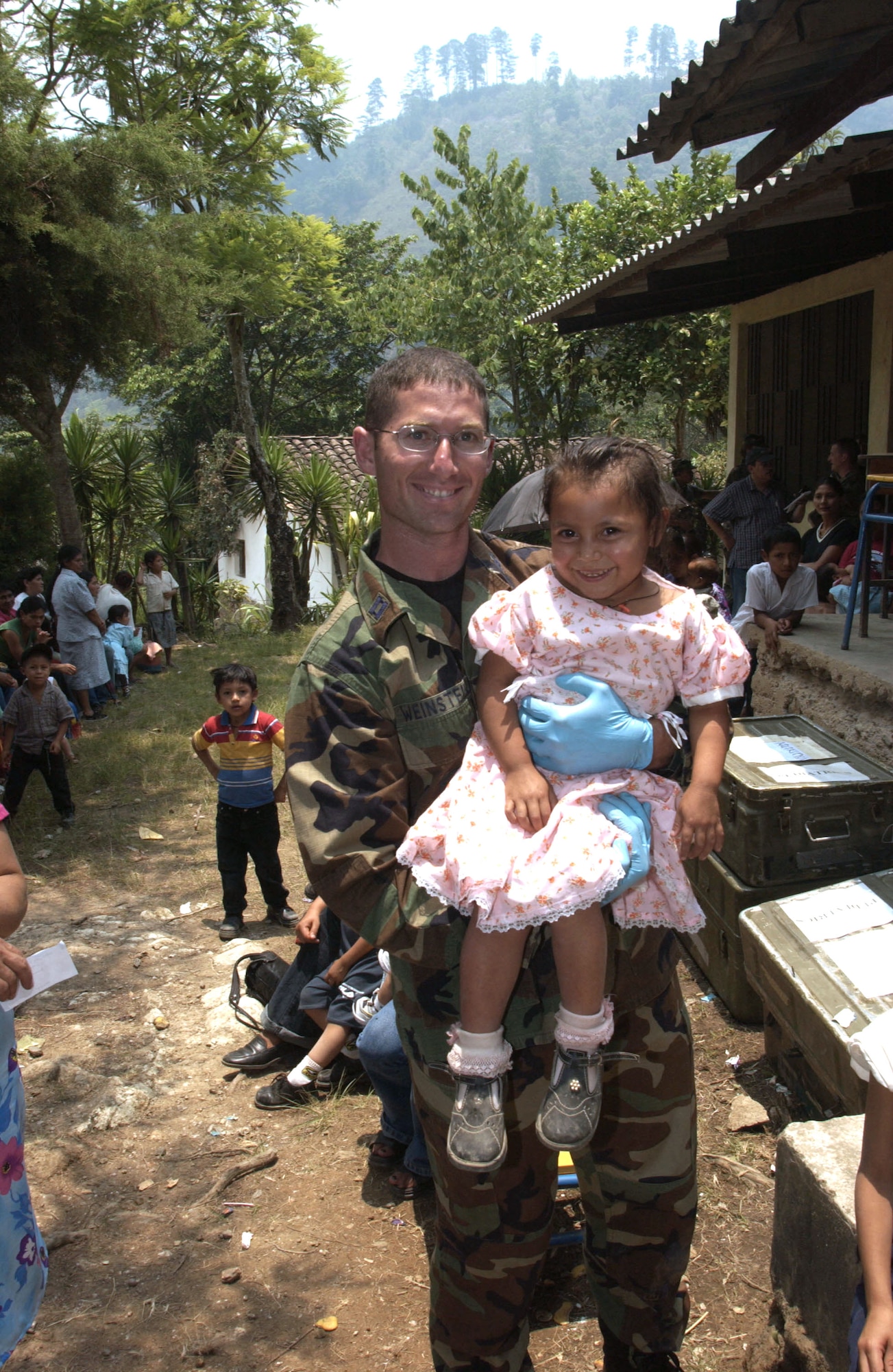 RAUTECA, Honduras -- Capt. James Weinstein holds 4-year-old Curi Anayella after an examination.  The captain is part of an 18-person medical readiness exercise team providing medical aid to people here. Captain Weinstein is a dietician from the 60th Medical Group at Travis Air Force Base, Calif.  (U.S. Air Force photo by Master Sgt. Lono Kollars)
