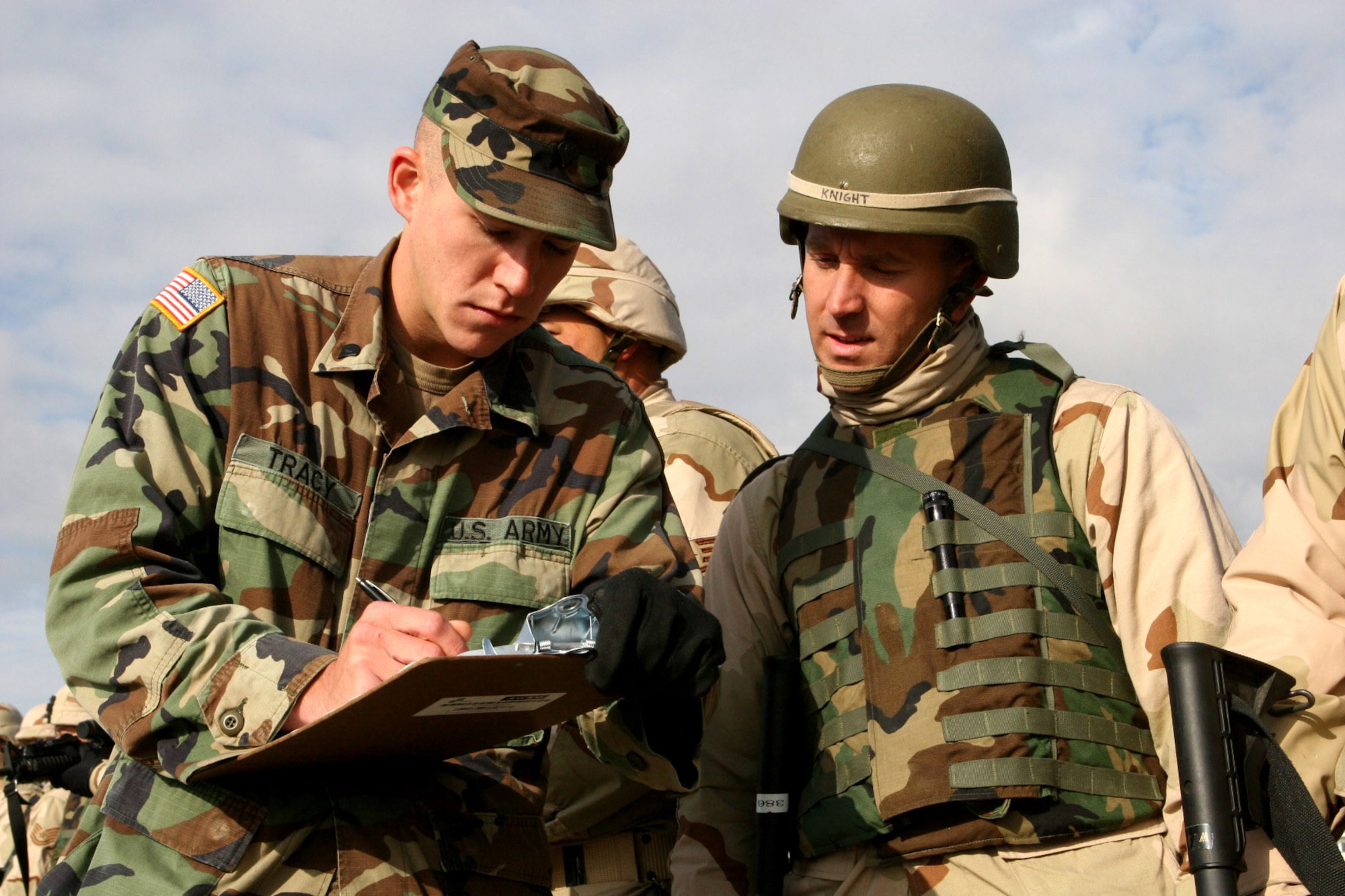 CAMP ATTERBURY, Ind. (AFPN) -- Indiana Army National Guard Spc. Mike Tracy, a range operations specialist gathers information from Maj. Jason Knight during a qualification range Oct. 26.  (U.S. Army photo by Army Sgt. Jeff Lowry)