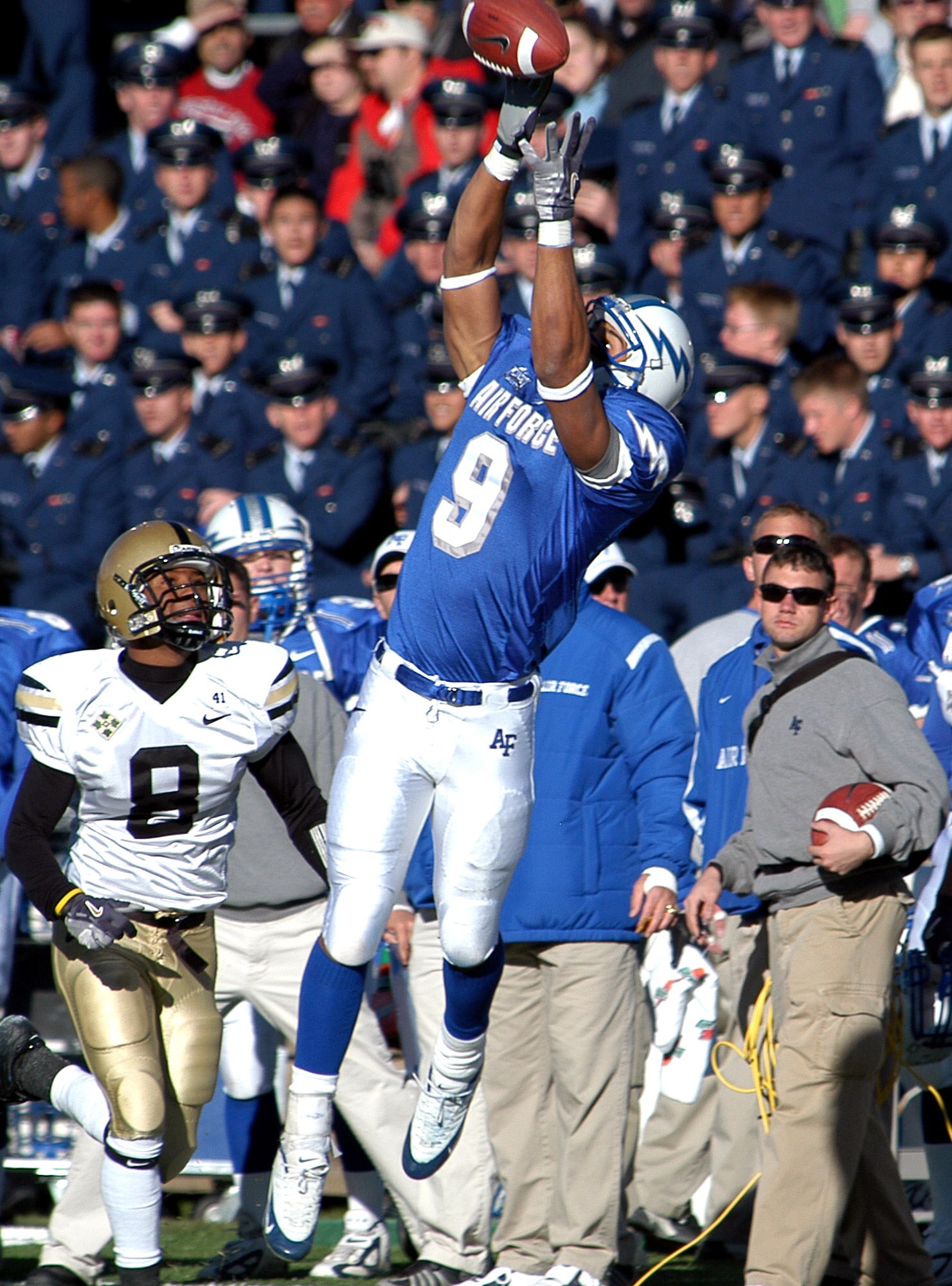 U.S. AIR FORCE ACADEMY, Colo. (AFPN) -- Falcon senior wide receiver Jason Brown uses his 6-foot 4-inch frame to reach for a pass as Army defensive back Darren Newson looks on.  (U.S. Air Force photo by John Van Winkle)

 

