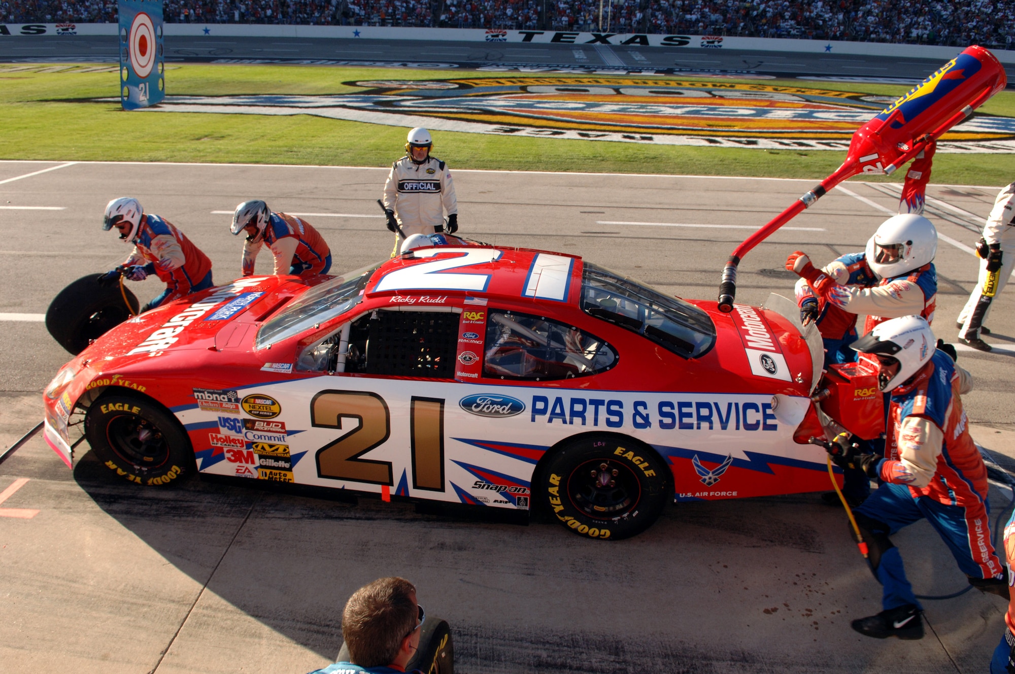 TEXAS MOTOR SPEEDWAY, Texas (AFPN) -- The NASCAR Nextel Cup Series Air Force co-sponsored car, number 21, makes a pit stop during the inaugural running of the Dickies 500.  Ricky Rudd the car's driver finished in 13th place. This is the fifth straight year of the Air Force sponsorship of NASCAR. (U.S. Air Force photo by Master Sgt Michael A. Kaplan) 