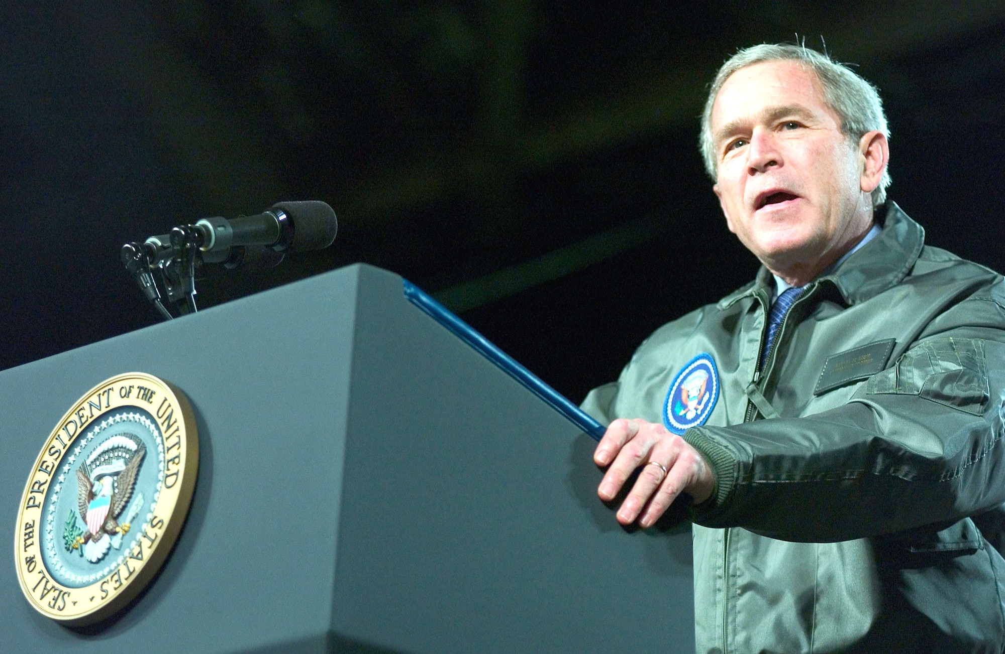 ELMENDORF AIR FORCE BASE, Alaska (AFPN) -- President George W. Bush addresses more than 4,500 military and civilian members during a stop here during his trip to China for talks with the regions' economic and strategic leaders. The president spoke for nearly 45 minutes during the Nov. 14 stop. (U.S. Air Force photo by Airman 1st Class Garrett Hothan) 