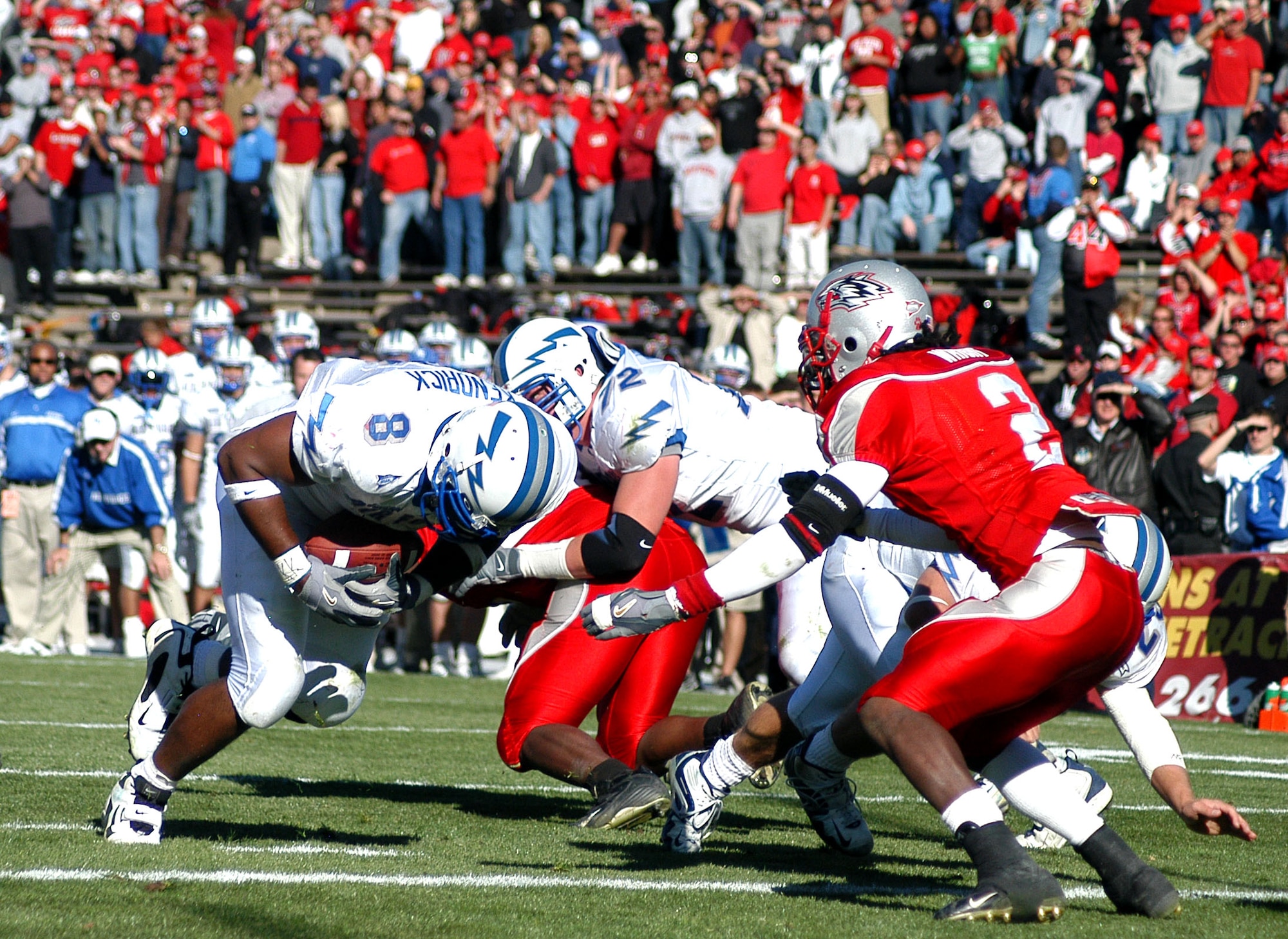 Football: Opportunistic Falcons topple New Mexico > Air Force