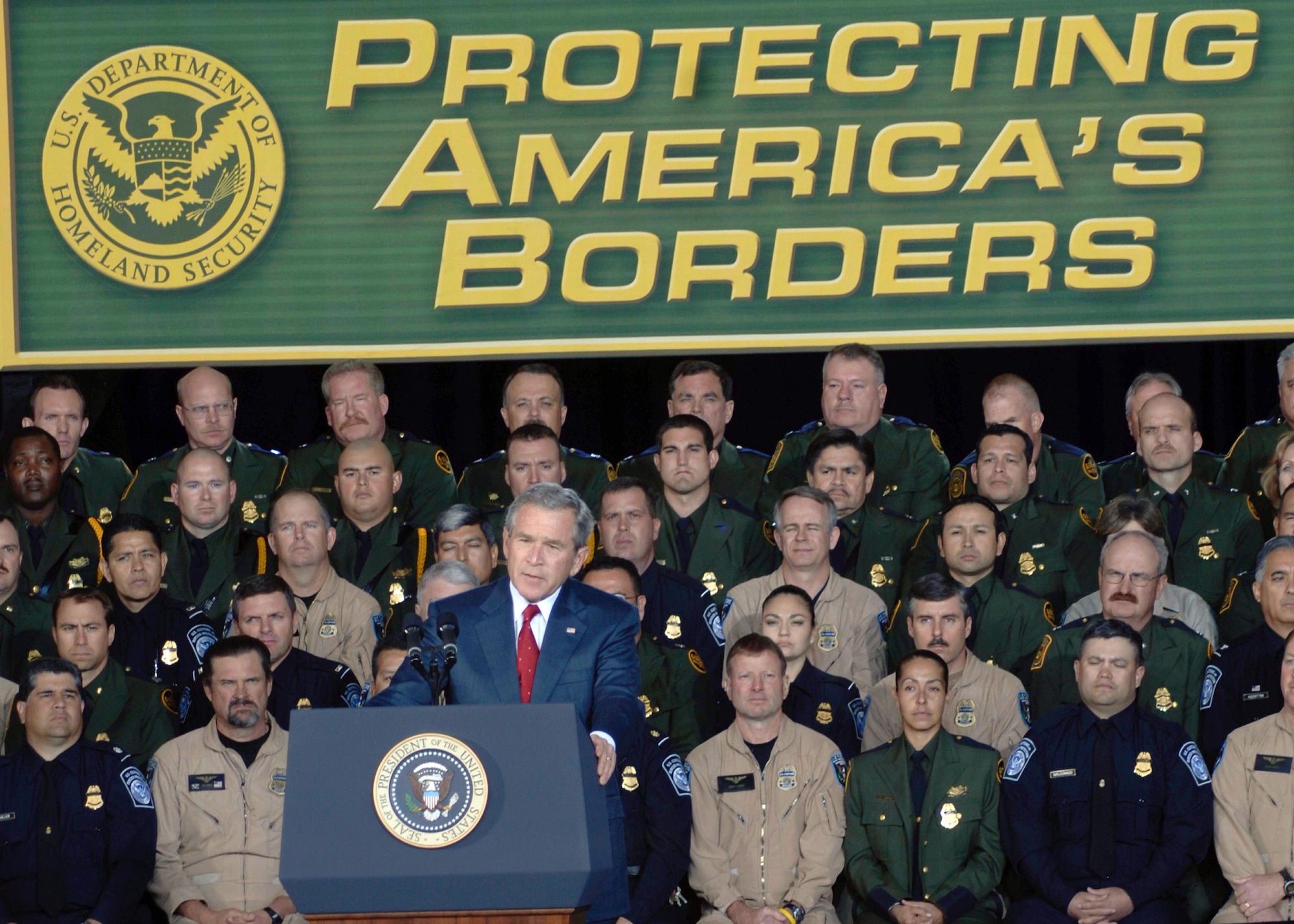 DAVIS-MONTHAN AIR FORCE BASE, Ariz. (AFPN) -- President George W. Bush speaks at a U.S. Border Patrol hanger. President Bush came to speak about current border patrol issues and immigration laws and policies. (U.S. Air Force photo by Airman 1st Class Christina D. Ponte)