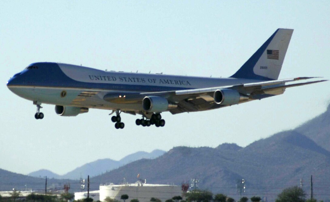DAVIS-MONTHAN AIR FORCE BASE, Ariz. (AFPN) -- President George W. Bush arrives in Air Force One. President Bush came to speak about current border patrol issues and immigration laws and policies. (U.S. Air Force photo by Airman 1st Class Christina D. Ponte)
