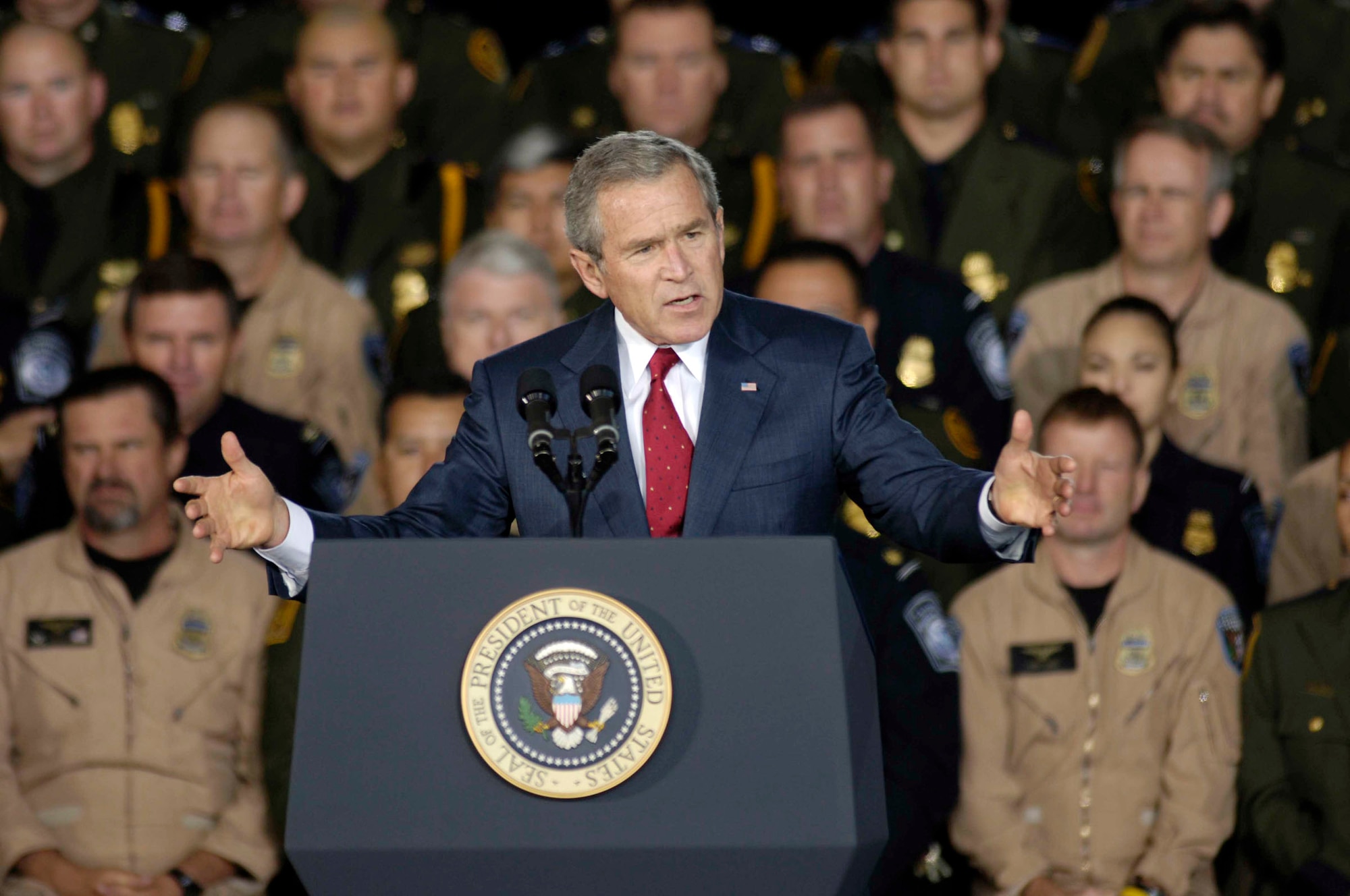 DAVIS-MONTHAN AIR FORCE BASE, Ariz. (AFPN) -- President George W. Bush speaks at a U.S. Border Patrol hanger. President Bush came to speak about current border patrol issues and immigration laws and policies. (U.S. Air Force photo by Airman 1st Class Jesse Shipps)
