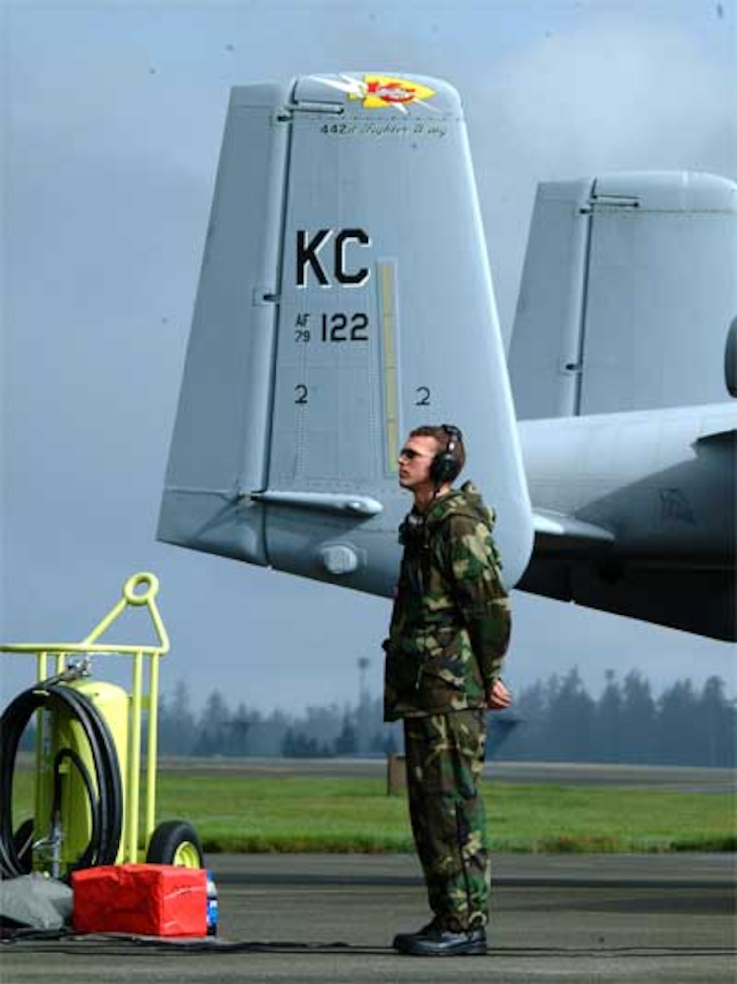 Senior Airman Steve Powell, a crew chief in the 442nd Maintenance Group, stands ready to assist in the launch of an A-10 for the 442nd Fighter Wing's "Patriot Evergreen," a combat training deployment to McChord Air Force Base, Wash. (U.S. Air Force photo by Master Sgt. William Huntington)
