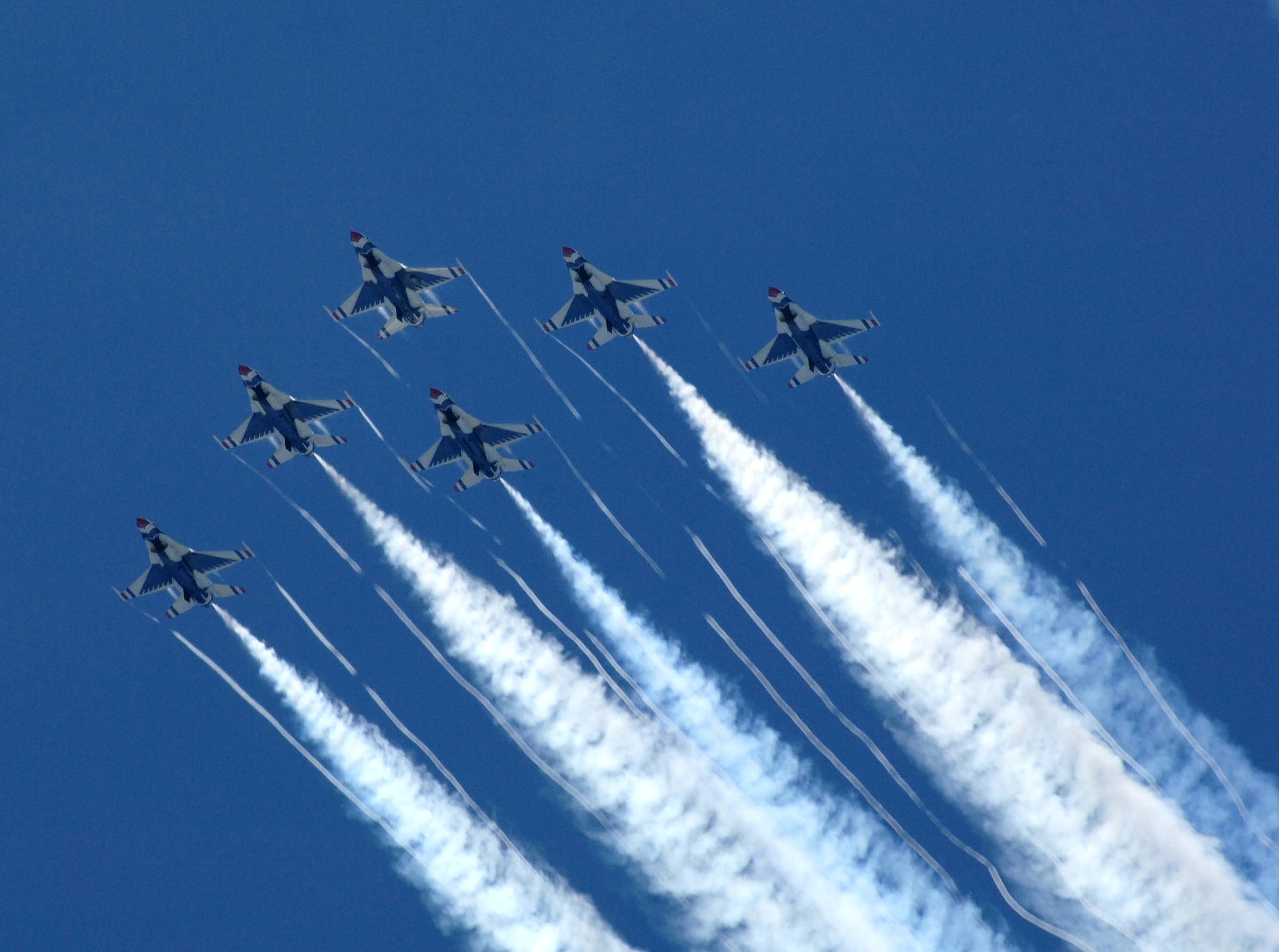 GUATEMALA CITY, GUATEMALA (AFPN) -- The Thunderbirds fly over the skies of Guatemala during the Guatemalan International Air Show 2005 above an estimated 20,000 Guatemalans. They performed there Oct. 26. The last time the Thunderbirds were in Guatemala was in 1974. Other U.S Air Force participants included the F-15 demonstration team from Eglin AFB, Fla.; a KC-135 from the New Hamshire Air ational Guard; two C-17s from McChord AFB, Wash., and McGuire AFB, N.J.; and a C-130 from the Puerto Rico ANG.(U.S. Air Force photo by Staff Sergeant Matthew Lohr)