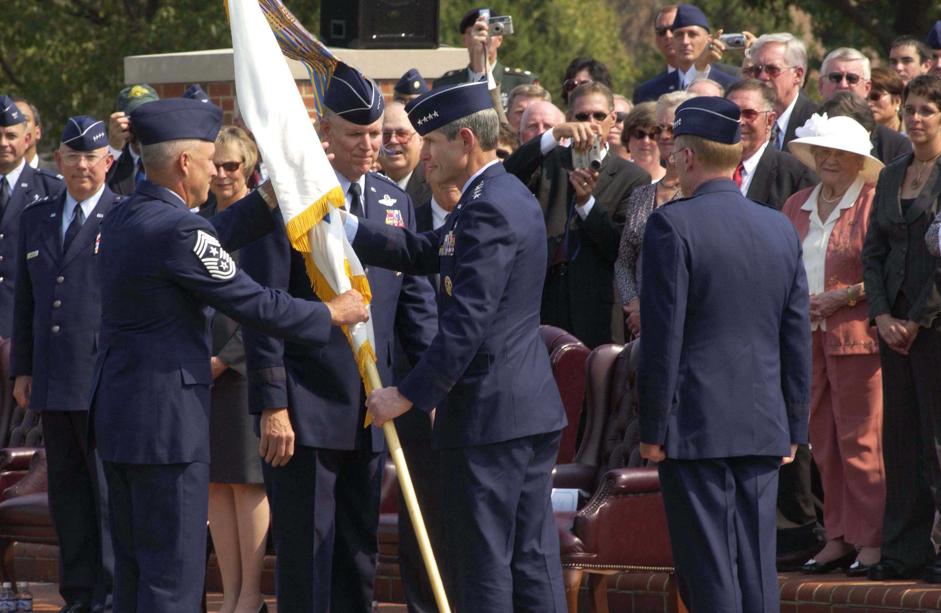 Schwartz takes reins of U.S. Transportation Command > Air Force ...