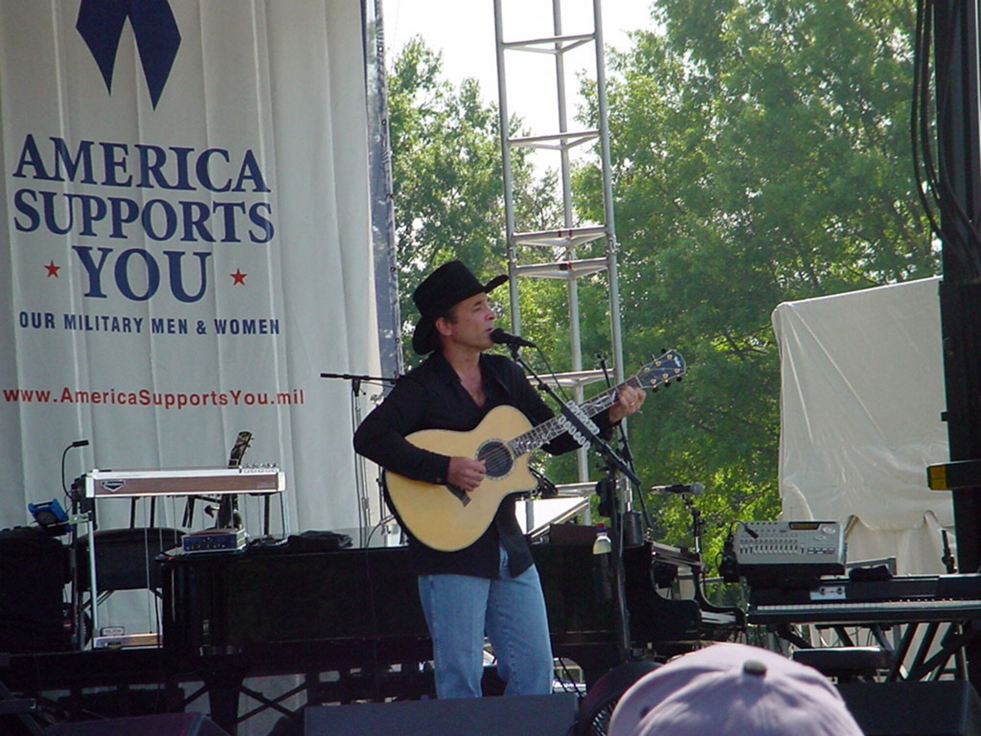 WASHINGTON - Country singer Clint Black treated walkers to a free musical tribute to the troops at the conclusion of the first "America Supports You Freedom Walk" on Sept. 11.  The two-mile walk began at the Pentagon and ended at the National Mall, site of the concert.  (U.S. Air Force photo by Master Sgt. David Byron)