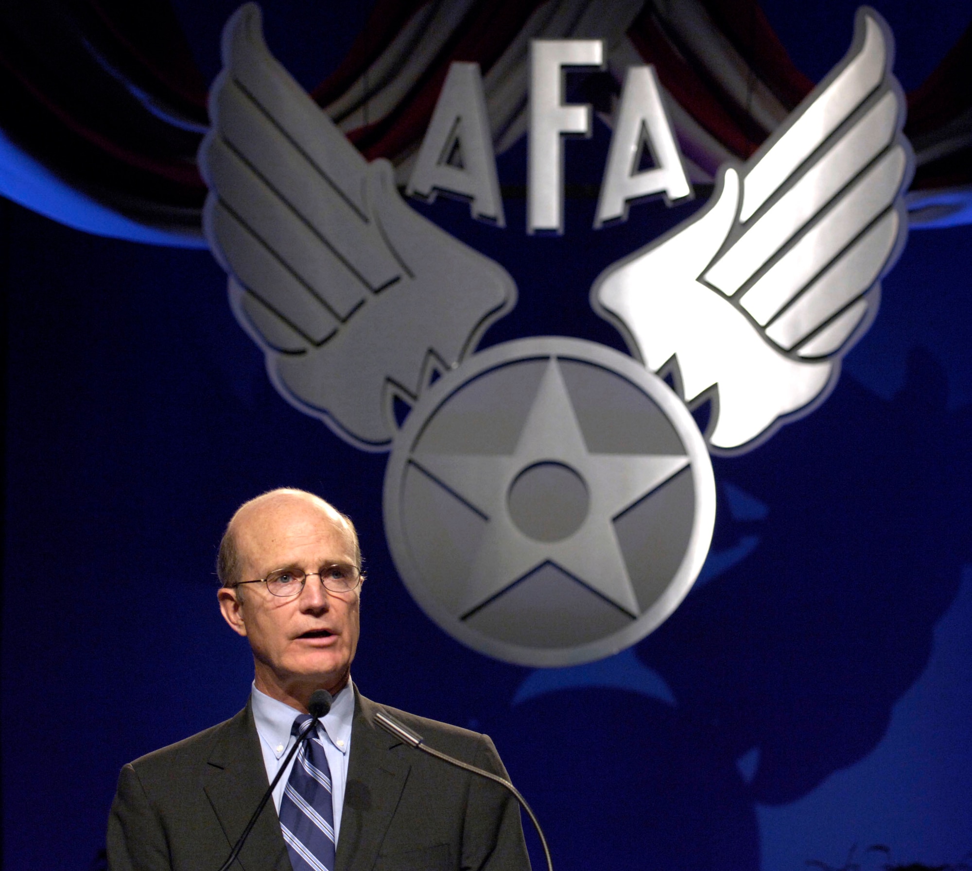 WASHINGTON -- Acting Secretary of the Air Force Pete Geren gives his state of the Air Force address here Sept. 12 to attendees of the Air Force Association's 2005 Air and Space Conference and Technology Exposition. (U.S. Air Force photo by Master Sgt. Jim Varhegyi)