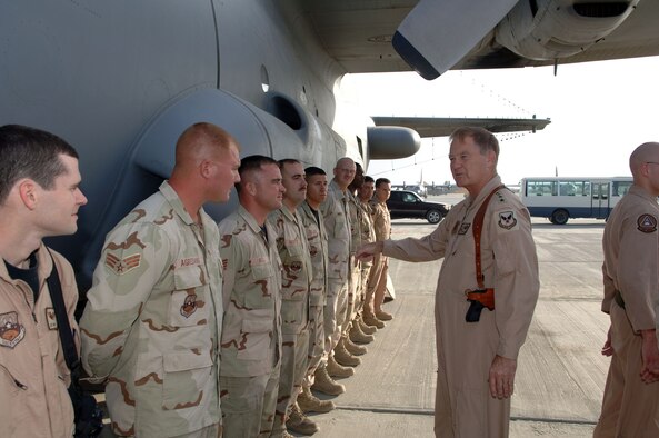BAGRAM AIR FIELD, Afghanistan -- Gen. Ronald E. Keys talks with Airmen from the 455th Expeditionary Electronic Combat Squadron. General Keys met Airmen here Sept. 23 and 24 as part of his tour of U.S. Central Command area of responsibility installations. General Keys gave high praise for those serving their country as part of the ongoing Global War on Terrorism. He is the commander of Air Combat Command.  (U.S. Air Force photo by Capt. James H. Cunningham) 
