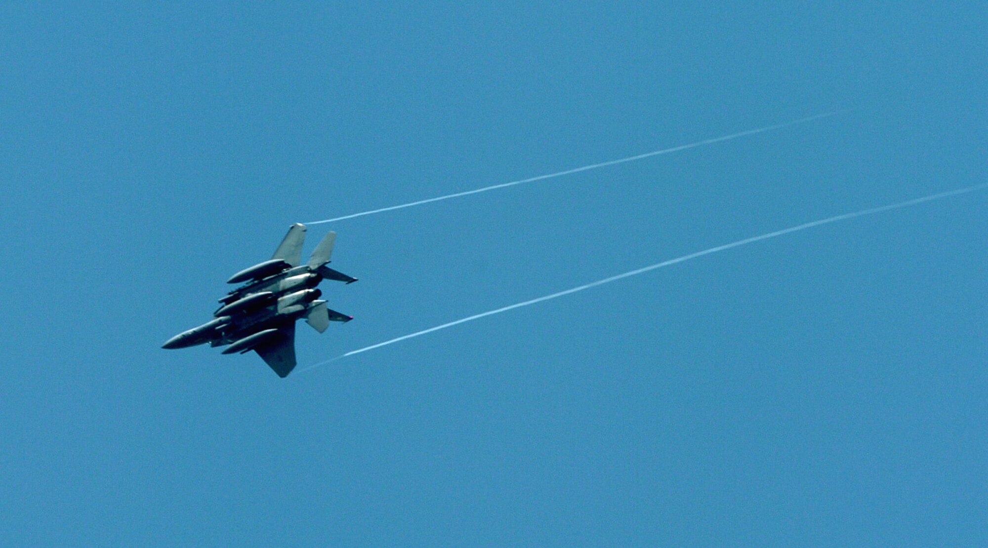 An F-15E Strike Eagle is called in by joint terminal attack controllers to provide a show of force on Thursday, March 30, 2006, during Atlantic Strike III at Avon Park, Fla. (U.S. Air Force photo/Staff Sgt. Ashley S. Brokop)