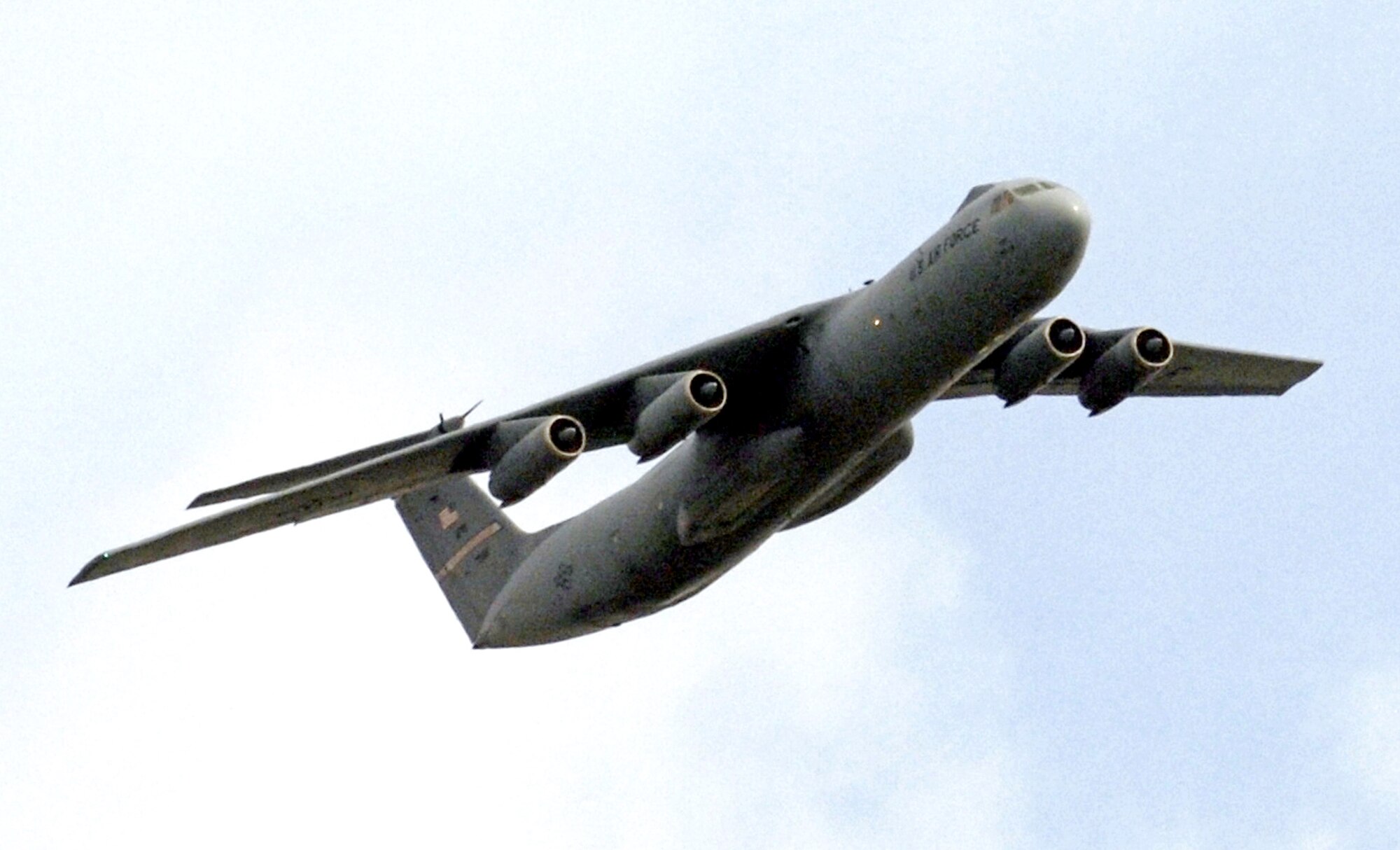 A C-141C Starlifter from the 445th Airlift Wing circles over Scott Air Force Base, Ill., on Friday, April 7, 2006. The aircraft, tail number 67-0166, made its final flight. It will take its place among other Air Mobility Command aircraft at the heritage airpark being built here this year. The 445th, based at Wright-Patterson Air Force Base, Ohio, is converting from the Starlifter to the C-5 Galaxy. (U.S. Air Force photo/Staff Sgt. Tony R. Tolley)