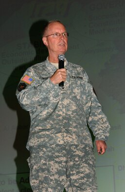Maj. Gen. Gerald P. Minetti, director of coalition coordination at United States Central Command, addresses Travis personnel during a briefing April 12. (Photo by Nan Wylie/Visual Information)