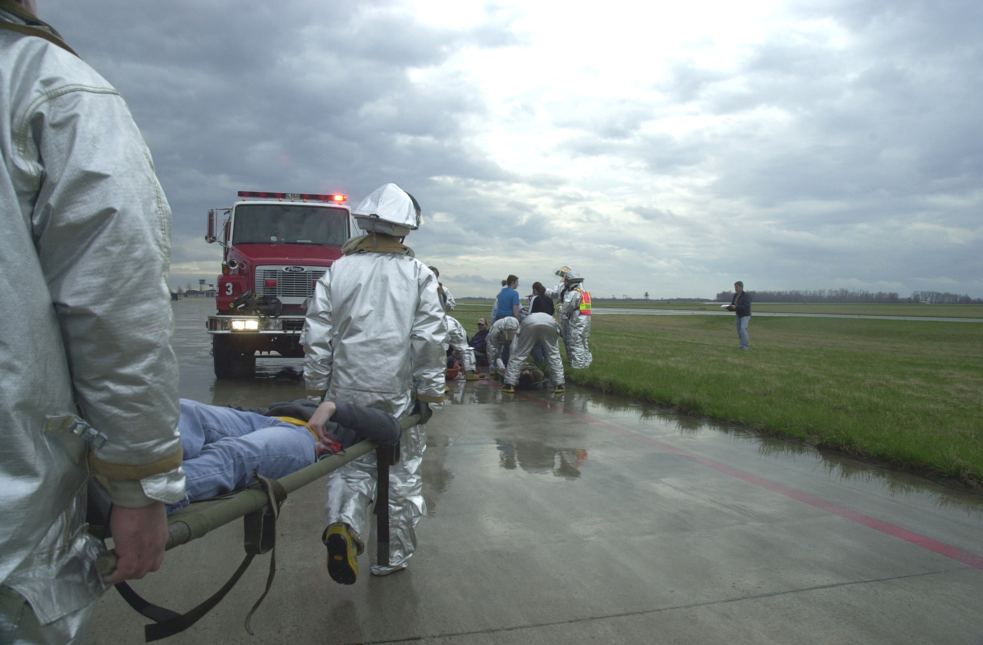 YOUNGSTOWN AIR RESERVE STATION, Ohio - Fire fighters from the 910th Civil Engineers Squadron here, carry a simulated patient to the patient staging area.  The fire fighters were participating in a disaster preparedness exercise that involved the base working in conjunction with about a dozen law enforcement and emergency response agencies from the Northeastern Ohio. (U.S. Air Force Photo/Tech. Sgt. Ken Sloat)   