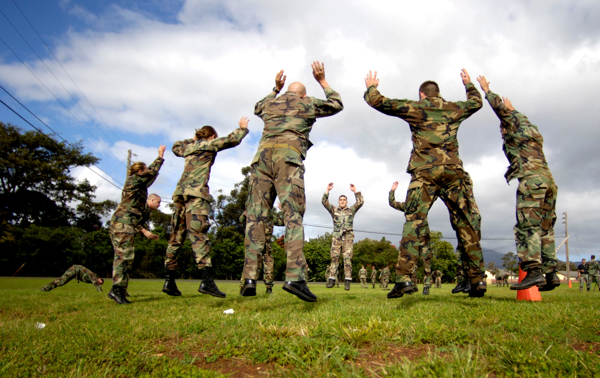 Tactical air controllers from the 25th Air Support Operations Squadron finish their close-combat skills training with circuit training on Thursday, April 13, 2006, at Wheeler Army Air Field, Hawaii.  (U.S. Air Force photo/Tech. Sgt. Shane A. Cuomo) 
