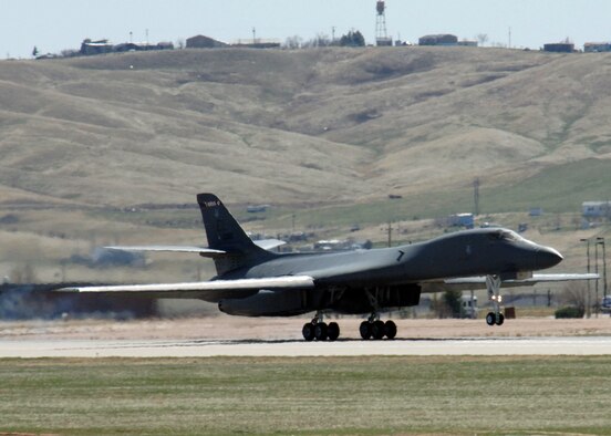 A B-1 Lancer from the 28th Bomb Wing practices "touch and go" procedures at Ellsworth Air Force Base, S.D., on Thursday, April 13, 2006. (U.S. Air Force photo/Airman Angela Ruiz)
