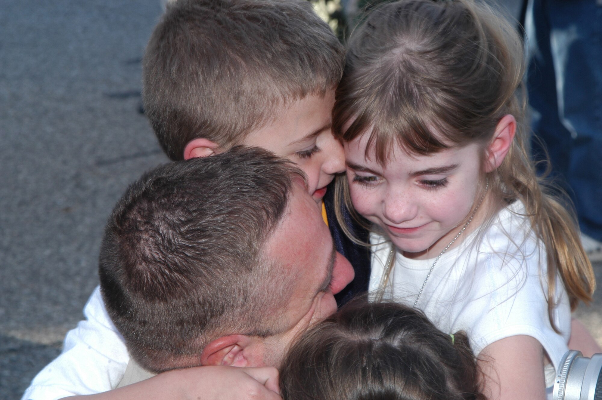 Senior Master Sgt. Russ Voils, 434th Securitiy Forces Squadron, reunites with hs family following his return from Baghdad. Sergeant Voils and five other members of the 434th SFS, deployed to Iraq in October and returned to Grissom April 17. (Photo by SrA. Roberto Modelo)