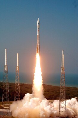 An Atlas 5 booster blasts off from Space Launch Complex 41 at Cape Canaveral Air Force Station, Fla, on Thursday, April 20, 2006. The rocket carried a commercial television satellite into orbit. (Lockheed Martin Corporation photo/Pat Corkery) 
