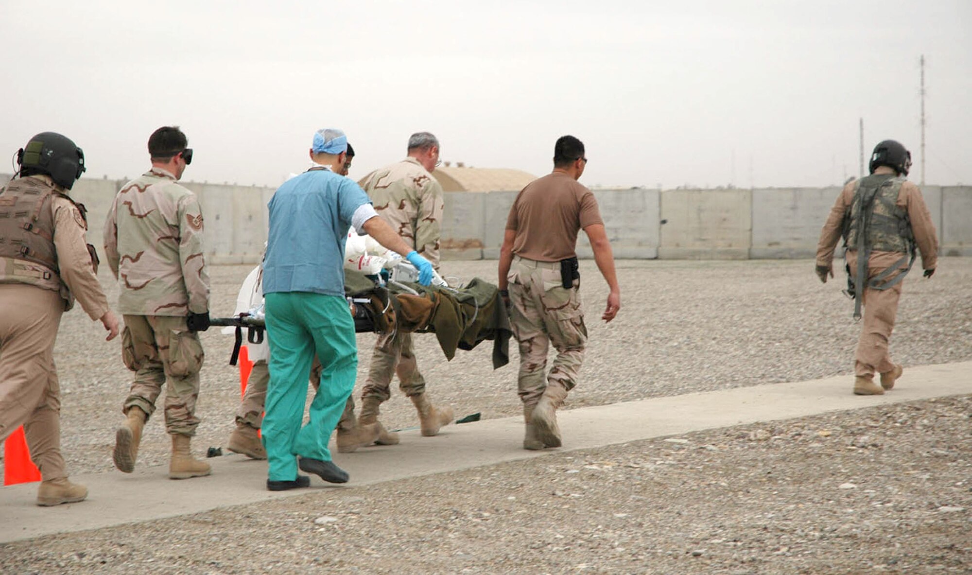 Airmen of the 506th Expeditionary Medical Squadron evacuate a patient at Kirkuk Air Base, Iraq, on Friday, March 24, 2006. (Courtesy photo)

