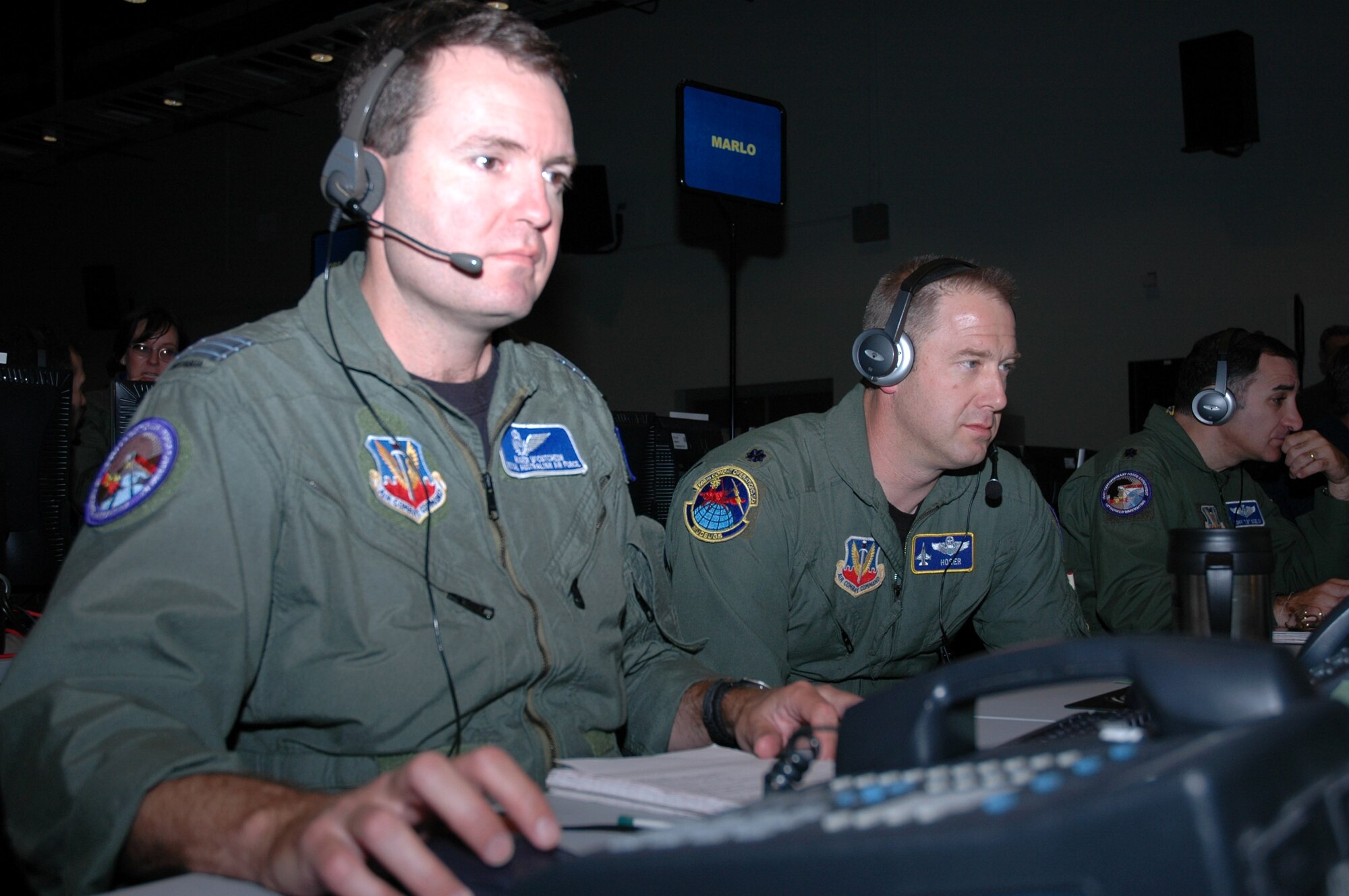 Royal Australian Air Force Wing Commander Roger McCutcheon (left) works with Lt. Col. Mike Heyser in the combined air and space operations center at Joint Expeditionary Force Experiment 2006 at Nellis Air Force Base, Nev. (U.S. Air Force photo/Maj. Richard Johnson)
