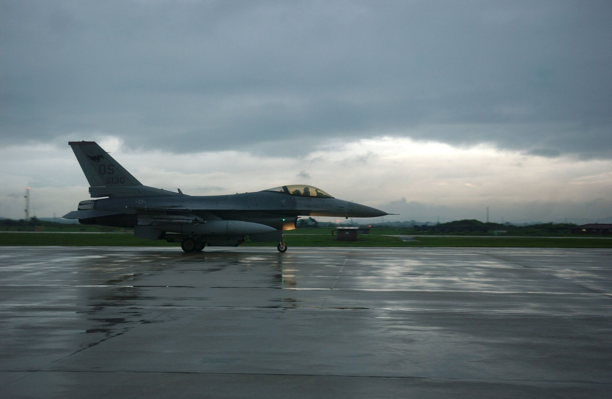 An F-16 Fighting Falcon returns from a sortie during Exercise Beverly Bulldog at Osan Air Base, South Korea, on July 28. (U.S. Air Force photo/Airman 1st Class Chad Strohmeyer)
