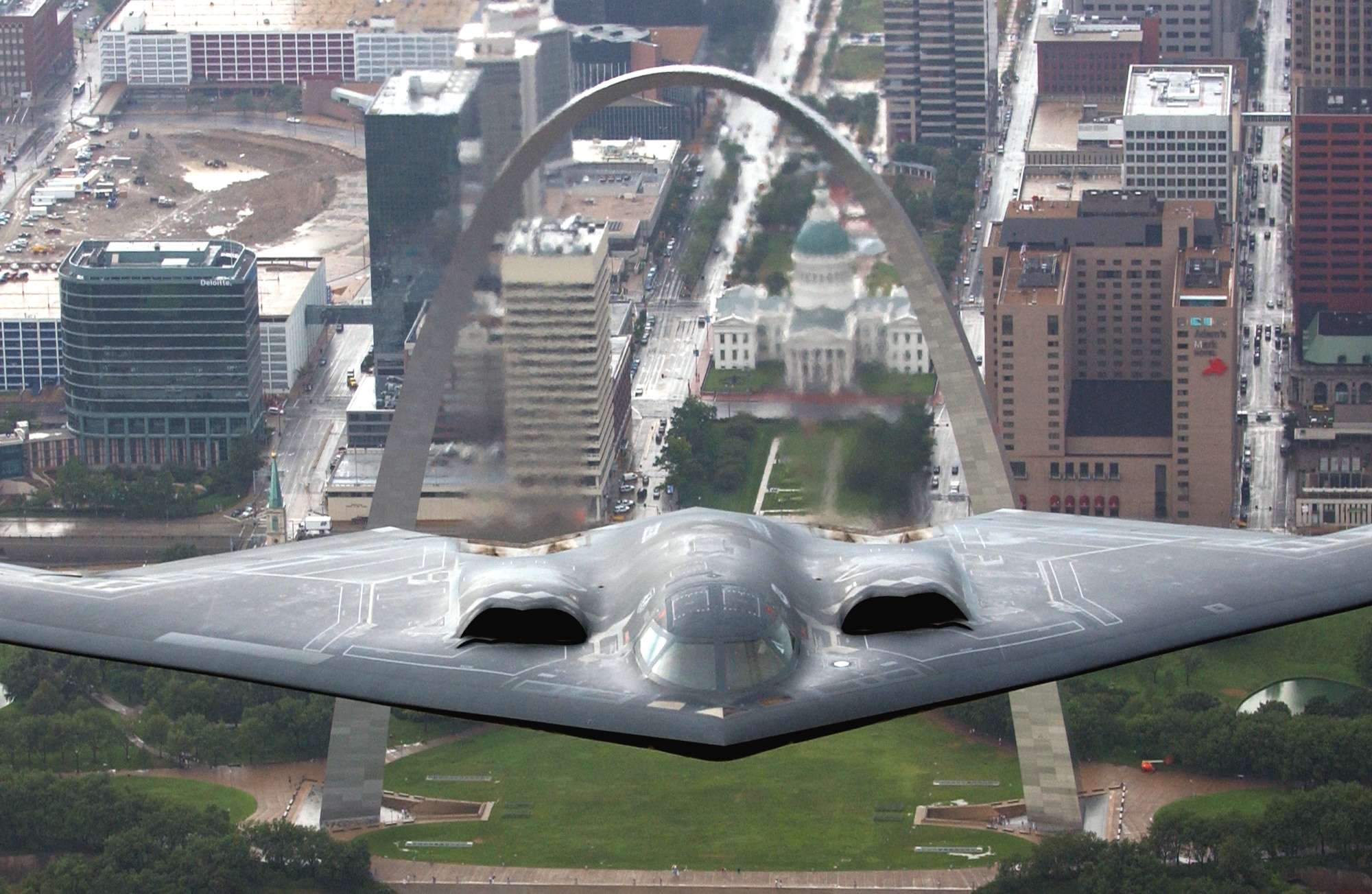 A B-2 Stealth bomber from the 509th Bomb Wing at Whiteman Air Force Base, Mo., flies over the St. Louis Arch on Aug. 10, 2006. The B-2 flyover was one of several events celebrating Air Force Week in St. Louis. (U.S. Air Force photo/Tech. Sgt. Justin D. Pyle)