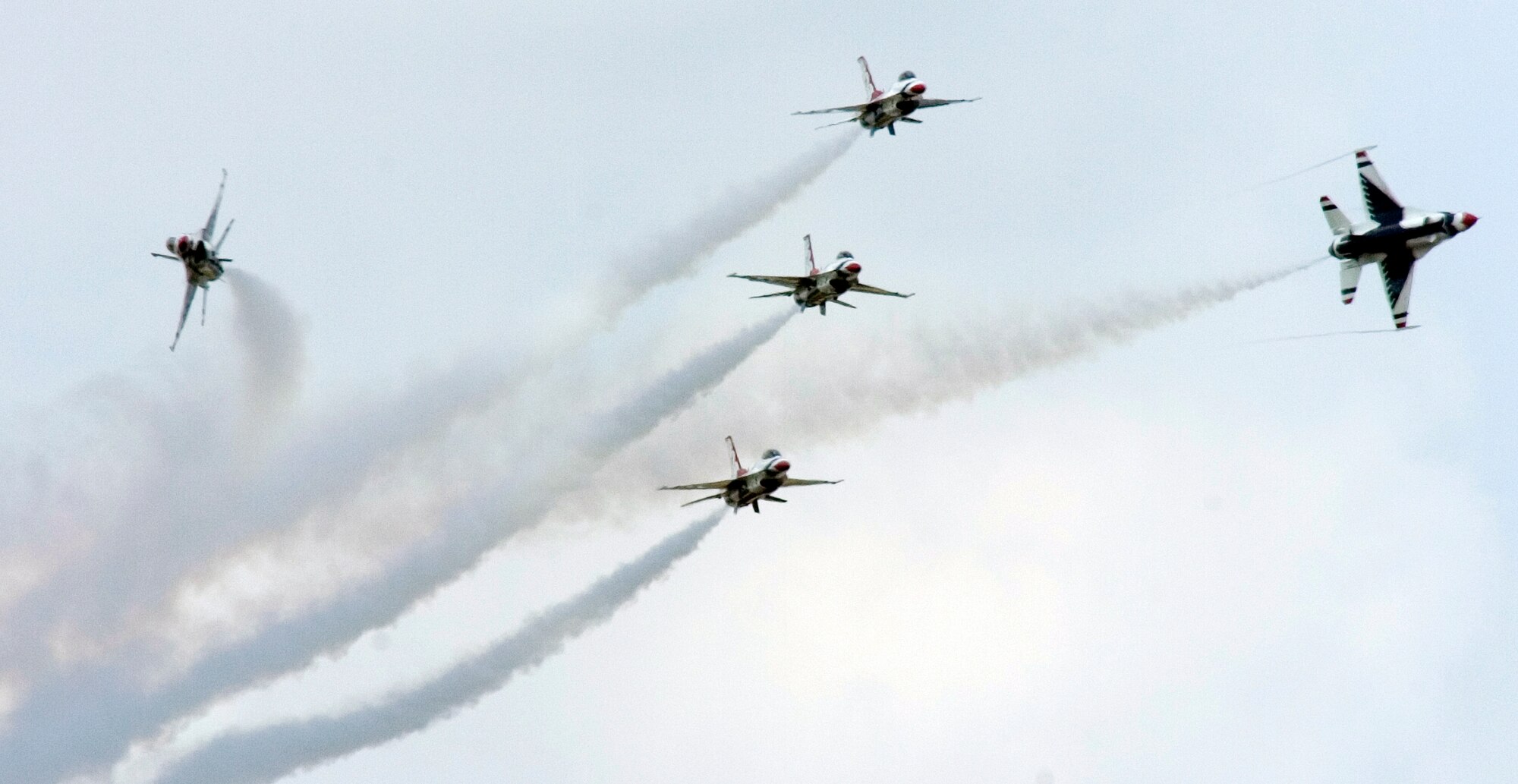 The USAF Thunderbirds break for a "low bomb burst" manuever during a practice show at Scott Air Force Base, Ill., on Aug. 11, 2006. The Thunderbirds' performance at the Scott AFB airshow concluded Air Force Week, a series of events in the St. Louis metroplitian area celebrating the Air Force. (U.S. Air Force photo/Master Sgt. Jack Braden)