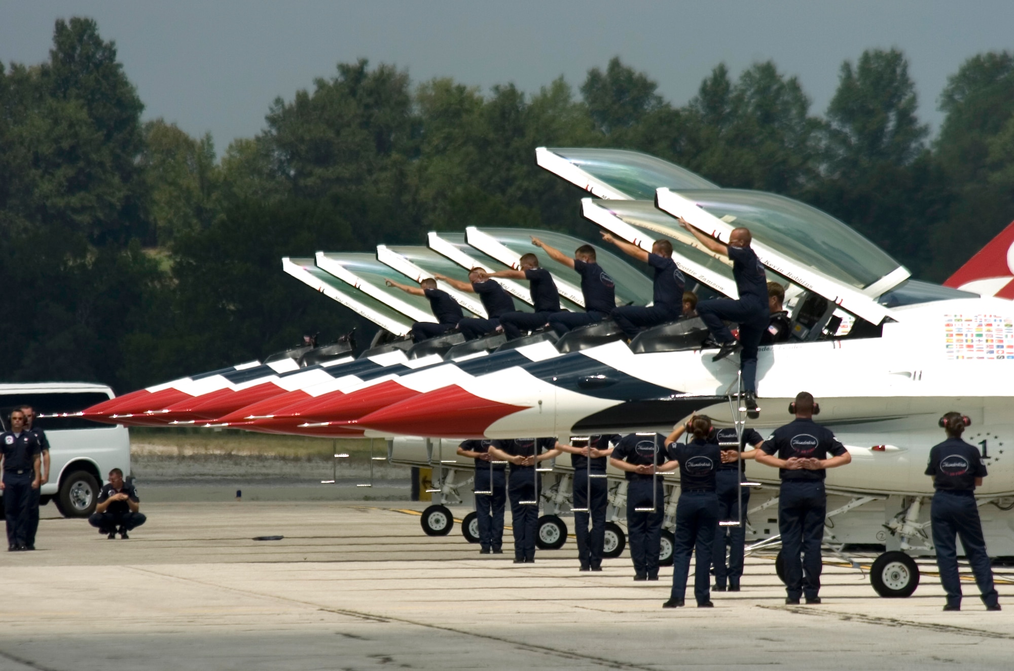 Thunderbird crew chiefs signal one minute to engine start prior to a practice show at Scott Air Force Base, Ill., on Aug. 11, 2006. (U.S. Air Force photo/Master Sgt. Jack Braden)