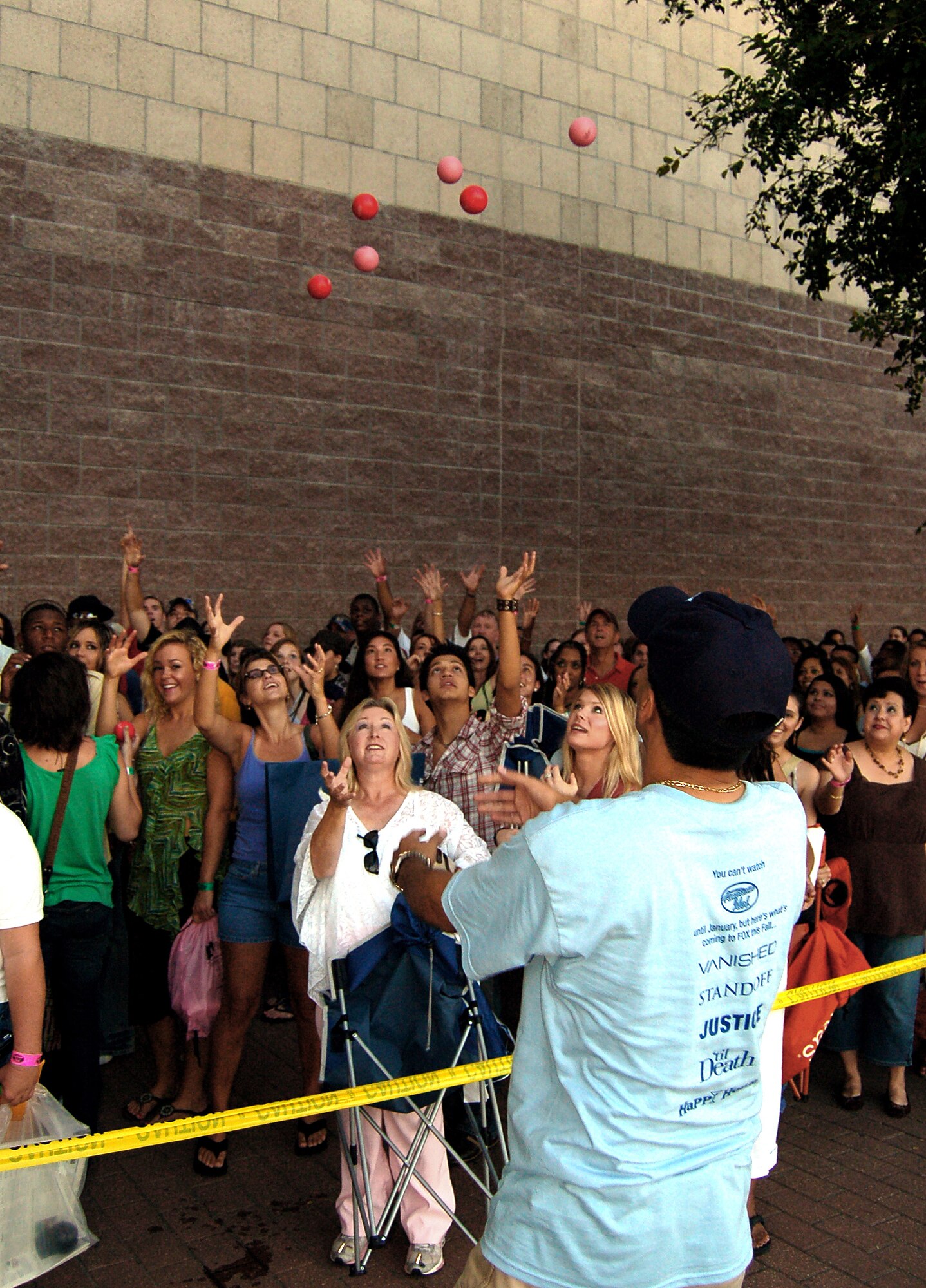Thousands of hopefuls receive free trinkets while waiting outside the Alamodome for their chance to tryout for the FOX television show "American Idol" in San Antonio on Aug. 11. More than 4,000 people were in line by 5 a.m., and as many as 8,000 were expected to audition. (U.S. Air Force photo/Tech. Sgt. Larry A. Simmons) 
