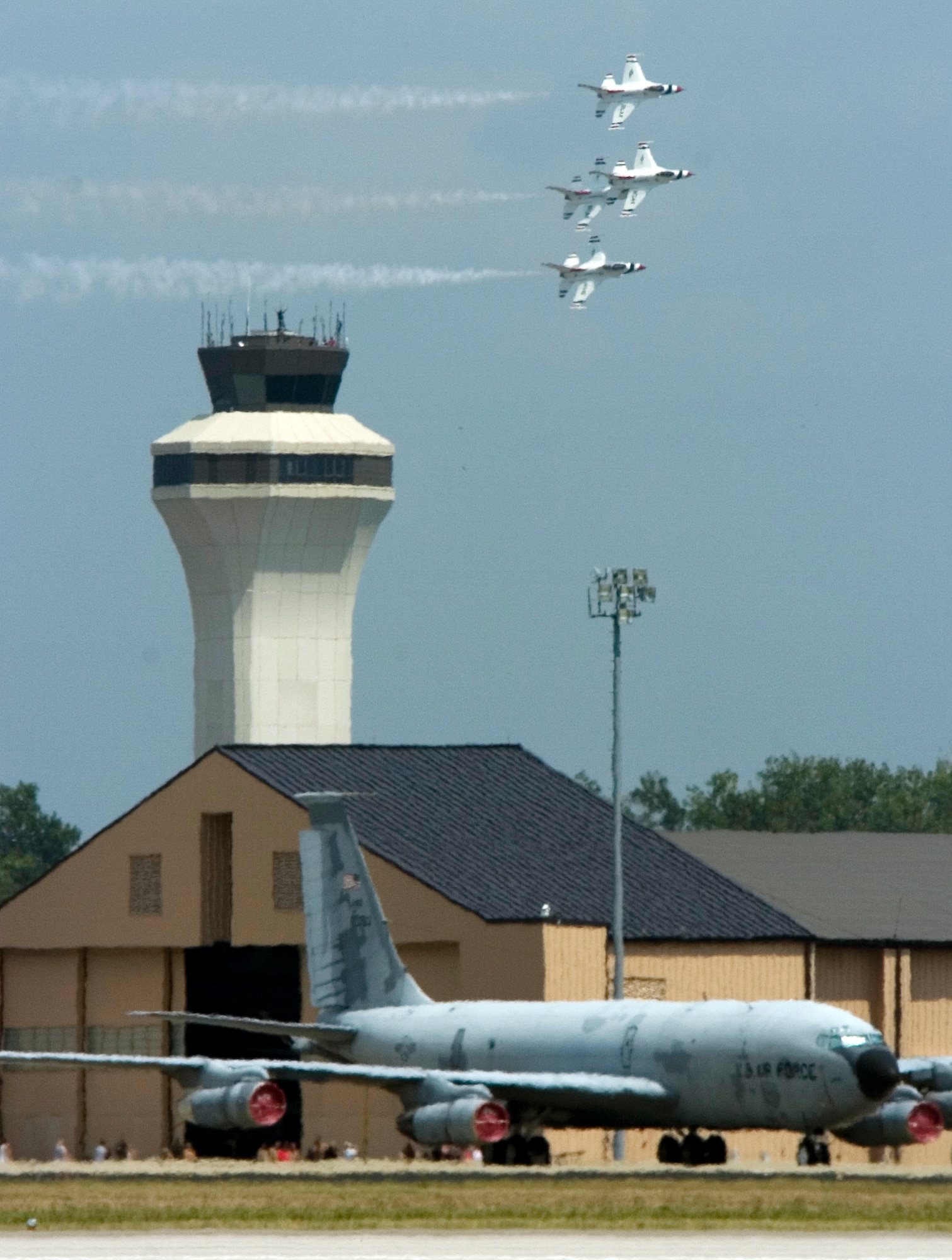 The Thunderbird diamond formation approaches for a pass in review during a practice show at Scott Air Force Base, Ill., on Aug. 11. (U.S. Air Force photo/Master Sgt. Jack Braden)