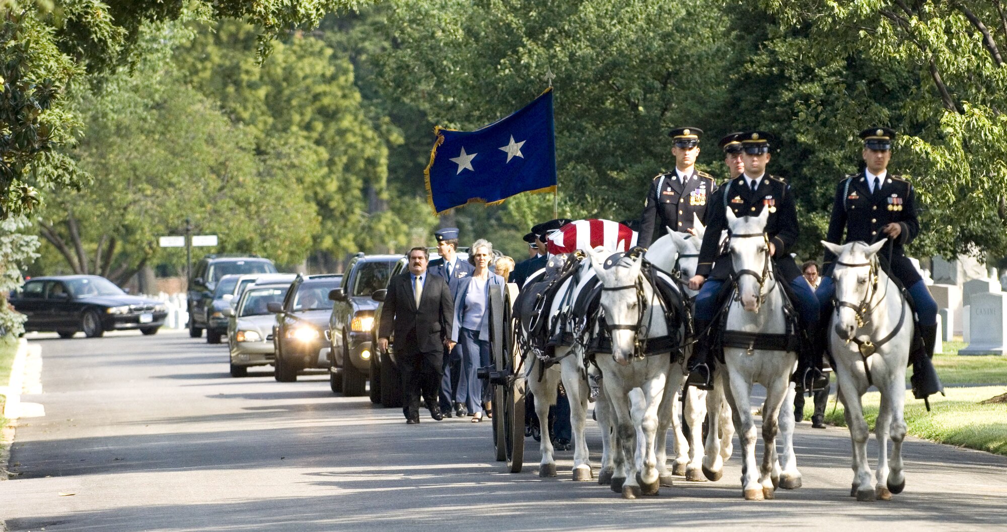 An Army caisson leads a funeral procession for retired Maj. Gen. Jack I. Posner to his final resting place at Arlington National Cemetery on Aug. 11. General Posner was among the last bomber pilots to have served in World War II. (U.S. Air Force photo/Tech. Sgt. Cohen A. Young)
