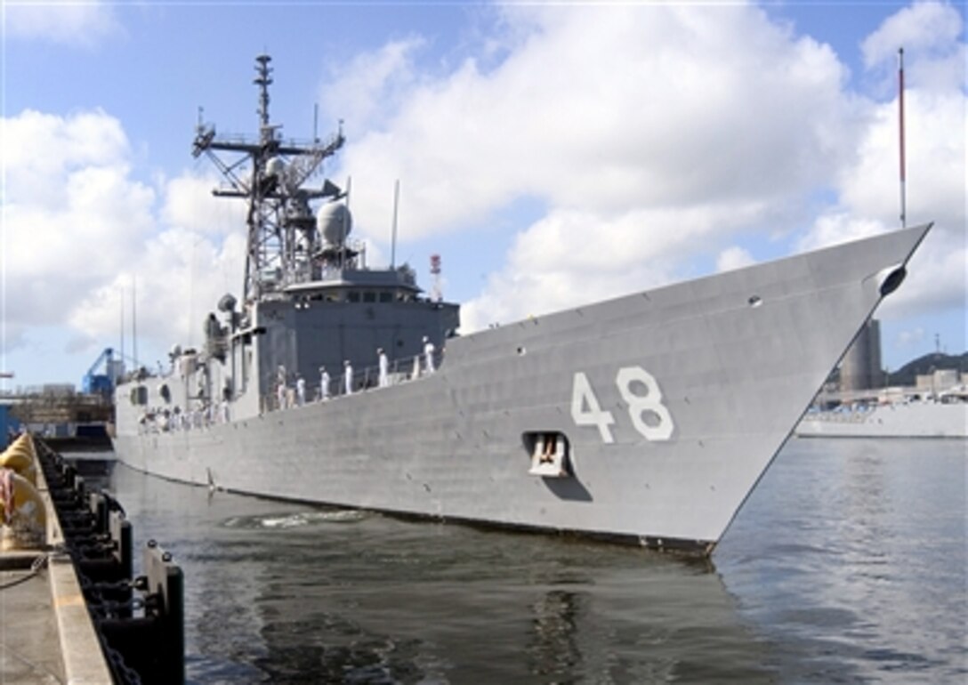 The guided missile frigate USS Vandegrift departs the pier, Aug. 14, 2006, for the last time as a homeported vessel of U.S. Fleet Activities Yokosuka, Japan. After being part of Destroyer Squadron 15 for nearly 10 years, the Vandegrift is moving to its new homeport of San Diego.