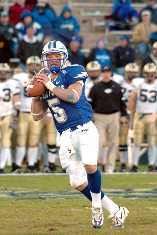 Air Force junior quarterback Shuan Carney drops back to pass last year against Army. The North Olmstead, Ohio, native joins seniors Gilberto Perez, Chris Sutton and Curtis Grantham as team captains for the 2006 Falcons. (U.S. Air Force photo/Danny Meyer)