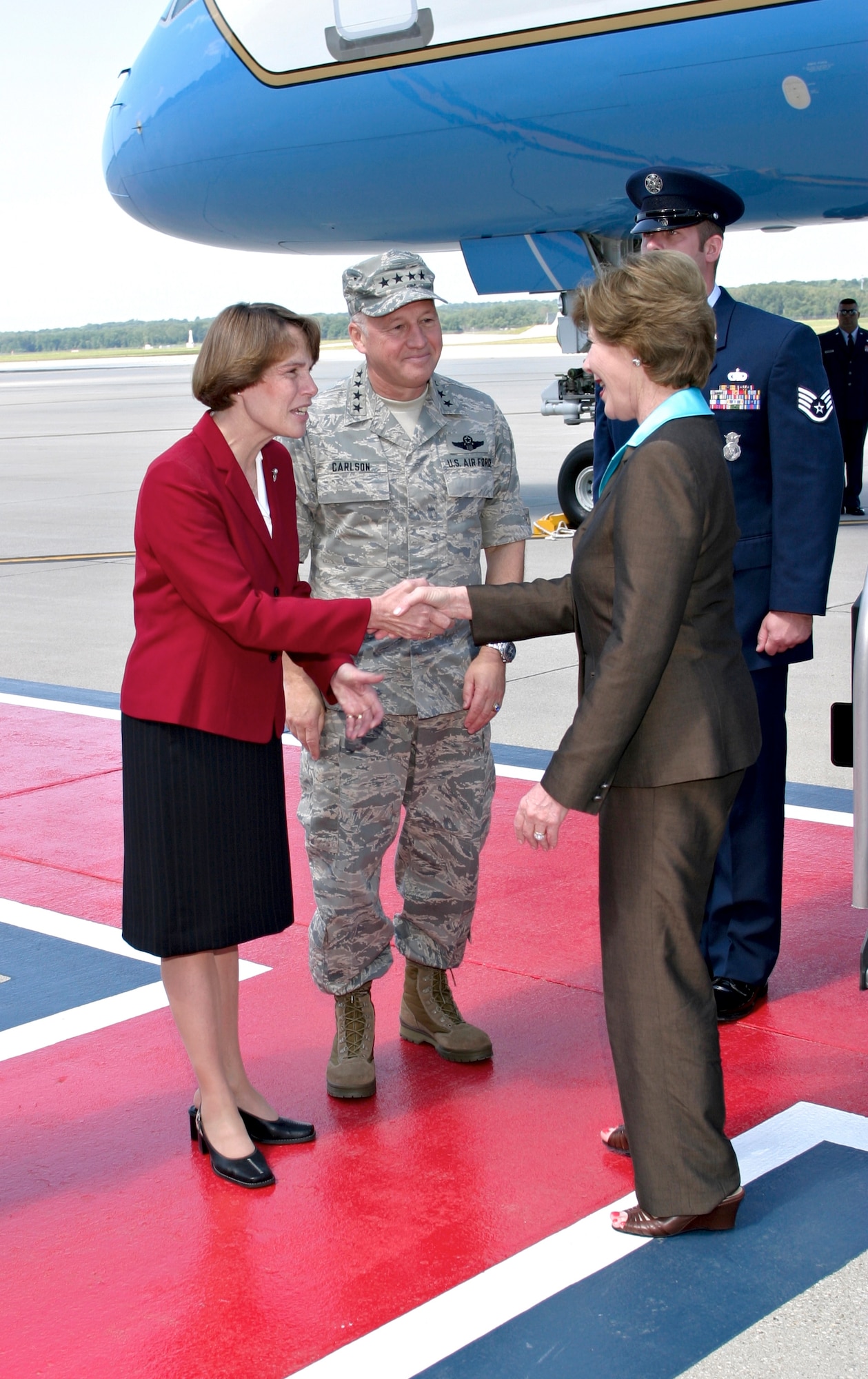 WRIGHT-PATTERSON AIR FORCE BASE, Ohio — Gen. Bruce Carlson, Air Force Materiel Command commander, and wife Vicki greet first lady Laura Bush when Mrs. Bush landed here Wednesday, Aug. 16 on her way to a local event. (Air Force photo by Bernard Strasser)