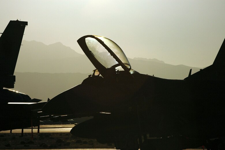 An F-16 Fighting Falcon from the Iowa Air National Guard's 132nd Fighter Wing sits ready during Red Flag 06-02 at Nellis Air Force Base, Nev., on Aug. 15. U.S. and coalition servicemembers are participating in the exercise that concludes today. (U.S. Air Force photo/Tech. Sgt. Bob Sommer) 