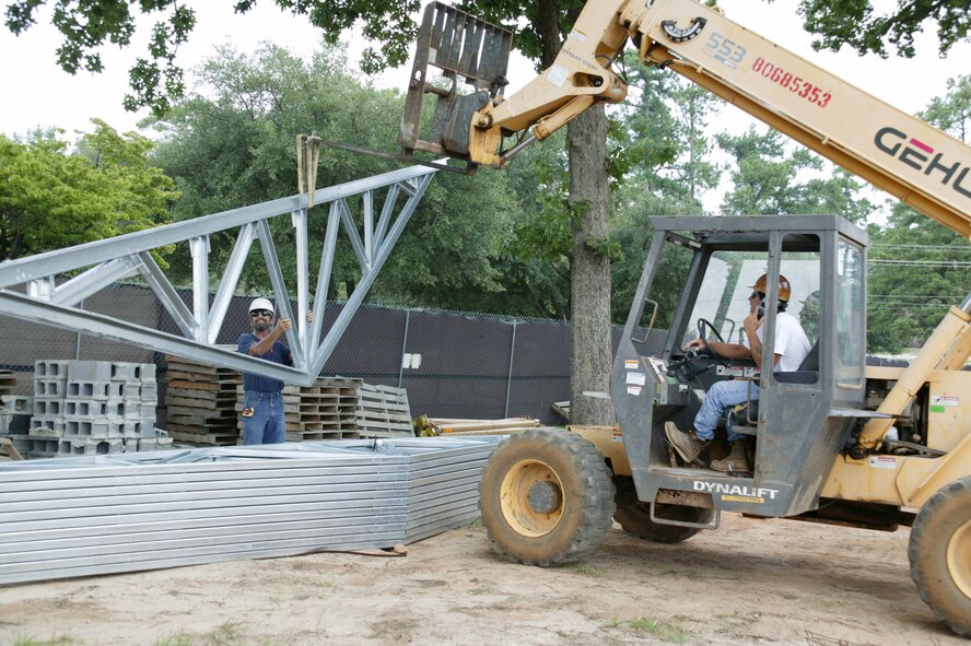 SHAW AIR FORCE BASE, S.C. -- (From left) Joseph Gainery Jr. and Steve Hendrix, contractors, prepare to hang roof trusses on the new library Tuesday.  The new base library is scheduled to be completed in March 2007.  (U.S. Air Force photo/Senior Airman Holly MacDonald)