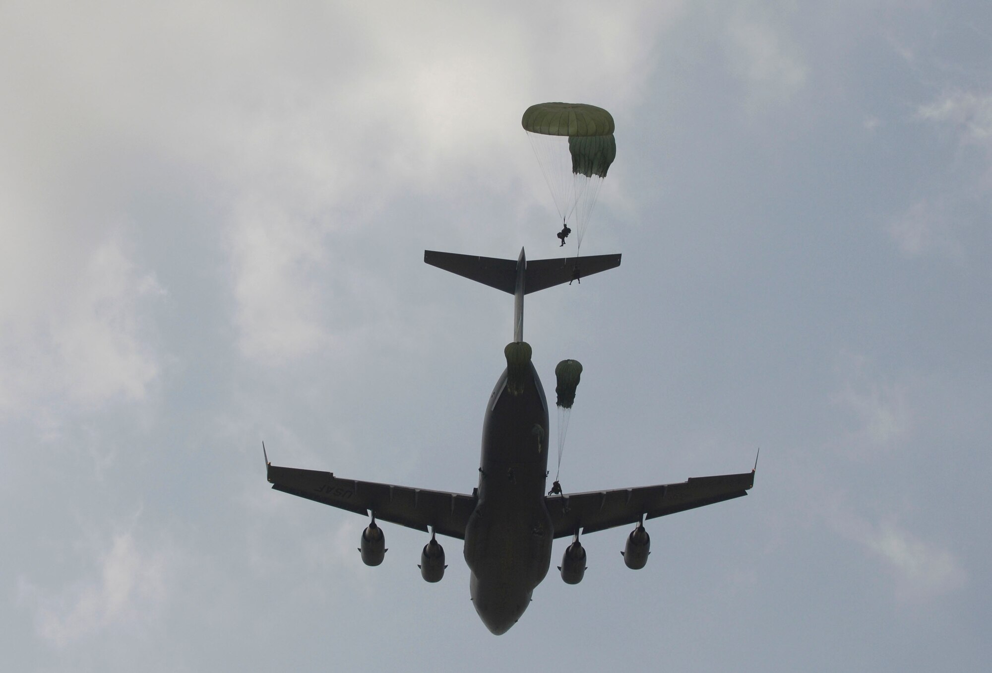 Army Soldiers jump out of a C-17 Globemaster III Aug. 21 during a joint forcible entry exercise with the Air Force over the East Coast. The JFEX training exercise is designed to validate combat readiness, leadership, planning staff, aircrews and ground forces in joint airborne warfighting capabilities through integrated scenario-based training operations. The Soldiers are with the 20th Engineer Battalion at Fort Bragg, N.C. (U.S. Air Force photo/Tech. Sgt. Denise Rayder)