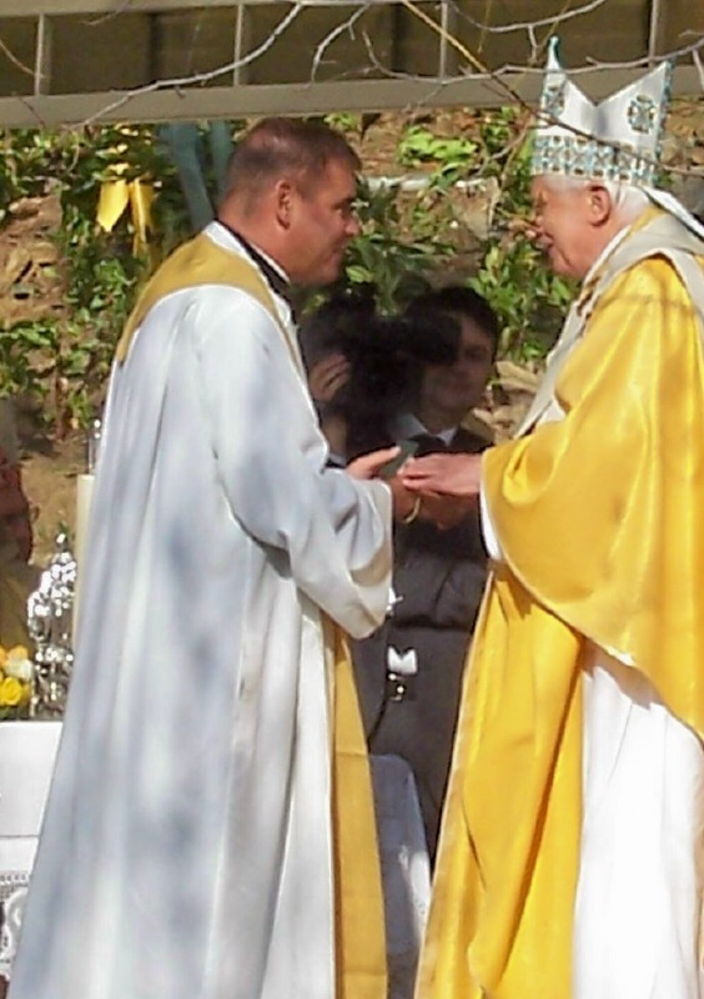 Chaplain (Maj.) Steven Brosk, 39th Air Base Wing Catholic Priest, converses with Pope Benedict XVI during a concelebrated mass in Ephesus, Turkey, Nov. 29. (Courtesy photo)