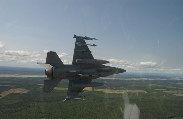 Capt. Karl Palmberg, 18th Fighter Squadron, Eielson Air Force Base, Alaska performs a break in his F-16 Fighting Falcon during Northern Edge 06. Northern Edge is a joint training exercise hosted by the Alaskan Command. (US Air Force photo by MSgt Rob Wieland)