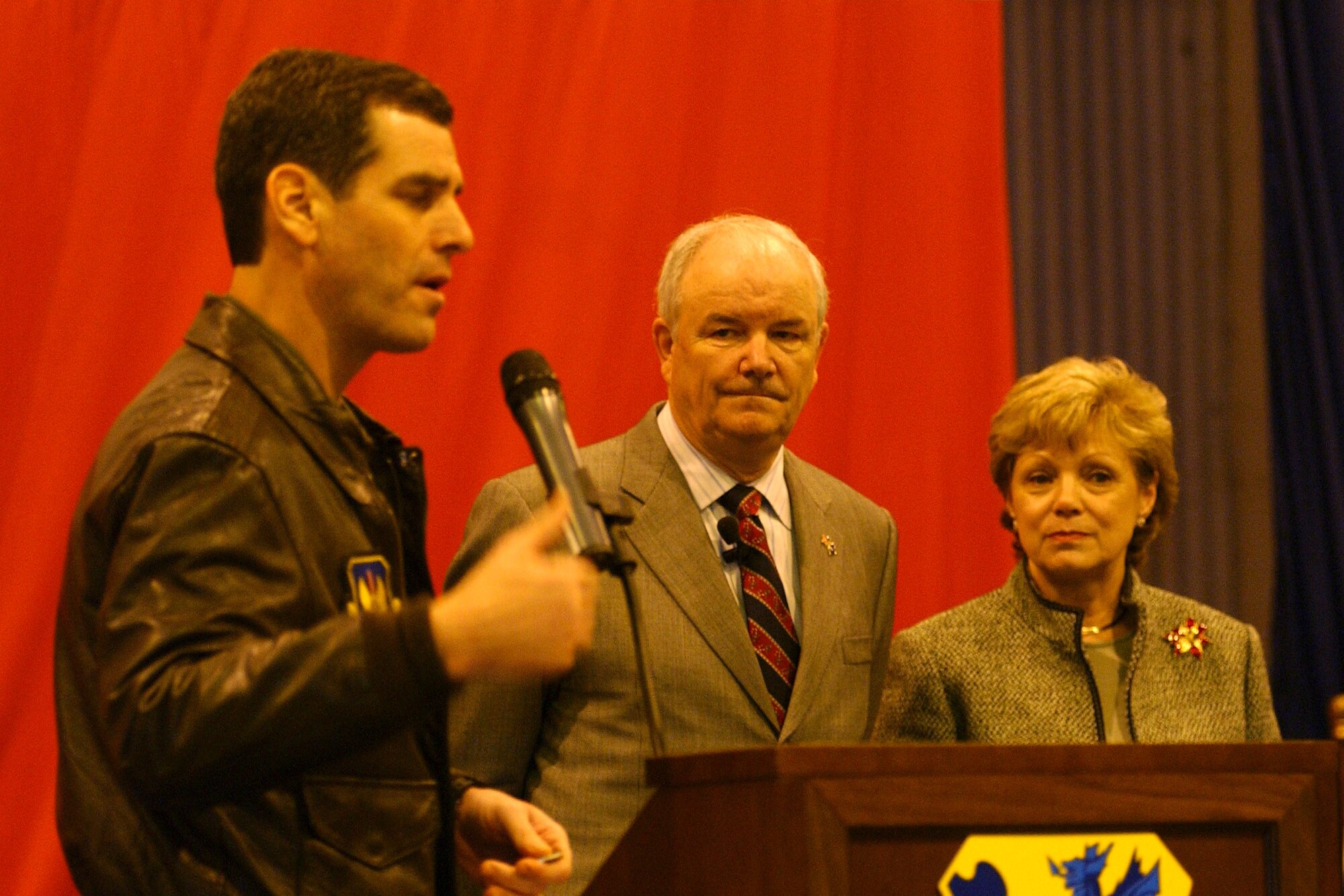 Brig. Gen. Robert Yates thanks the Secretary of the Air Force Michael W. Wynne and his wife, Barbara Wynne, Dec. 5 for their visit to Aviano Air Base, Italy. Secretary Wynne is visiting with Airmen to get an orientation of the 31st Fighter Wing mission. Secretary Wynne is responsible for the affairs of the Department of the Air Force and ensures the Air Force can meet its current and future operational requirements. General Yates is the 31st Fighter Wing commander. (U.S. Air Force photo/Airman 1st Class Liliana Moreno) 
