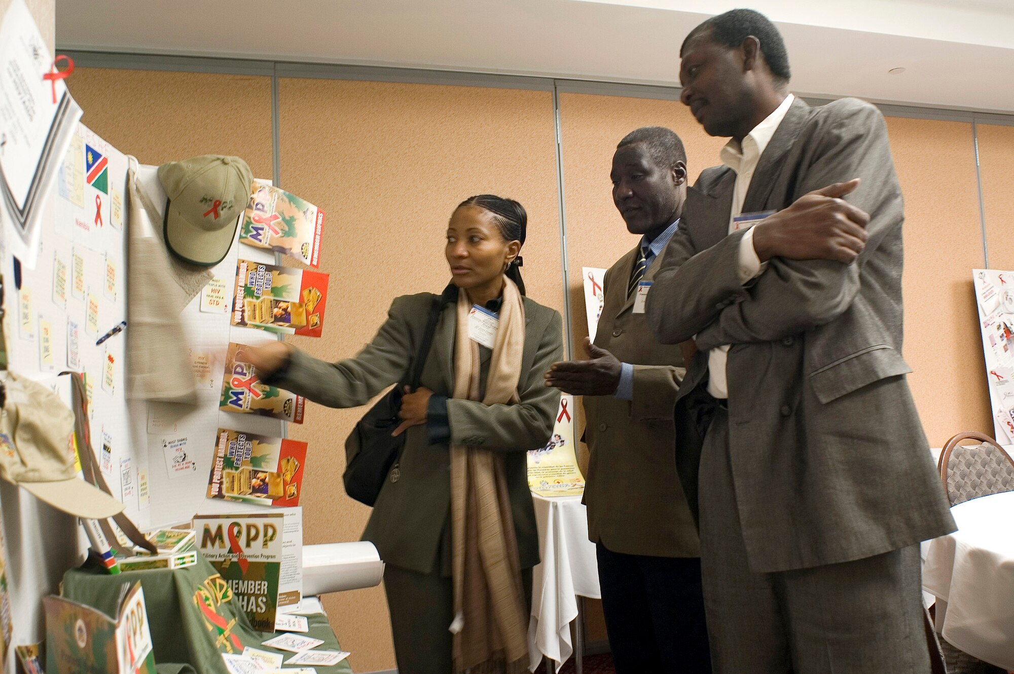 Military health care professionals join to combat global AIDS > Air