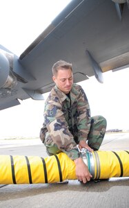 Tech. Sgt. Jonathan Smiddy, 437th Maintenance Squadron aerospace ground equipment craftsman, puts together the TMAC hose during testing at Charleston Air Force Base, Dec. 1, 2006. (U.S. Air Force photo/Airman 1st Class Sam Hymas)(released)