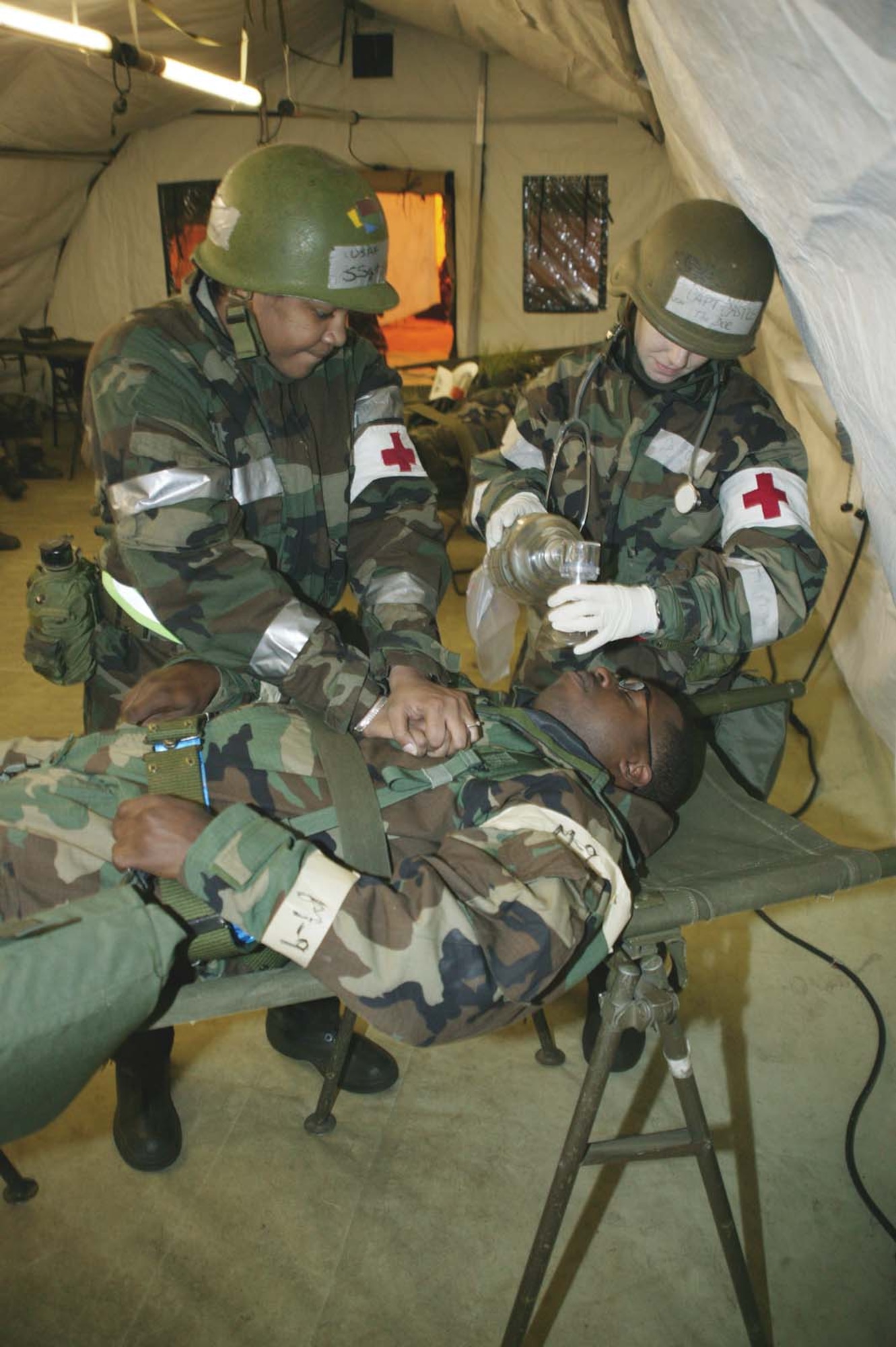 SHAW AIR FORCE BASE, S.C. -- Staff Sgt. Sharana Fraley (left) and Capt. Sandra Castle, both of the 20th Medical Operation Squadron, perform simulated cardio-pulmonary rescusitation Dec. 6 during the operational readiness excercise. (U.S. Air Force photo/ Senior Airman John Gordinier)