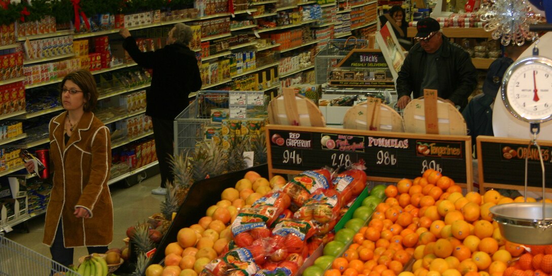 Holiday shoppers preparing for a festive meal can lessen the holiday financial pinch by purchasing their goods at the commissary. According to the Defense Commissary Agency, consumers can save 30-34 percent on tiesm at the base commissary instead of going to off-base merchants. (U.S. Air Force photo/Staff Sgt. Tonnette Thompson)